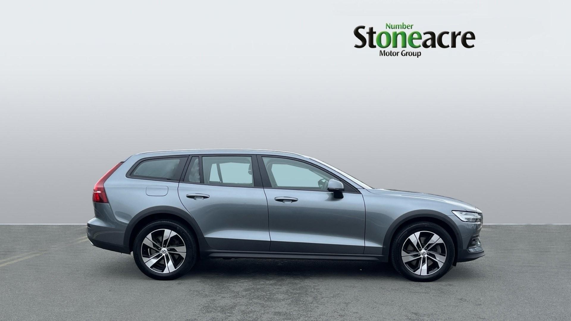Volvo V60 2.0 B5P Cross Country 5dr AWD Auto (AF70XKC) image 2