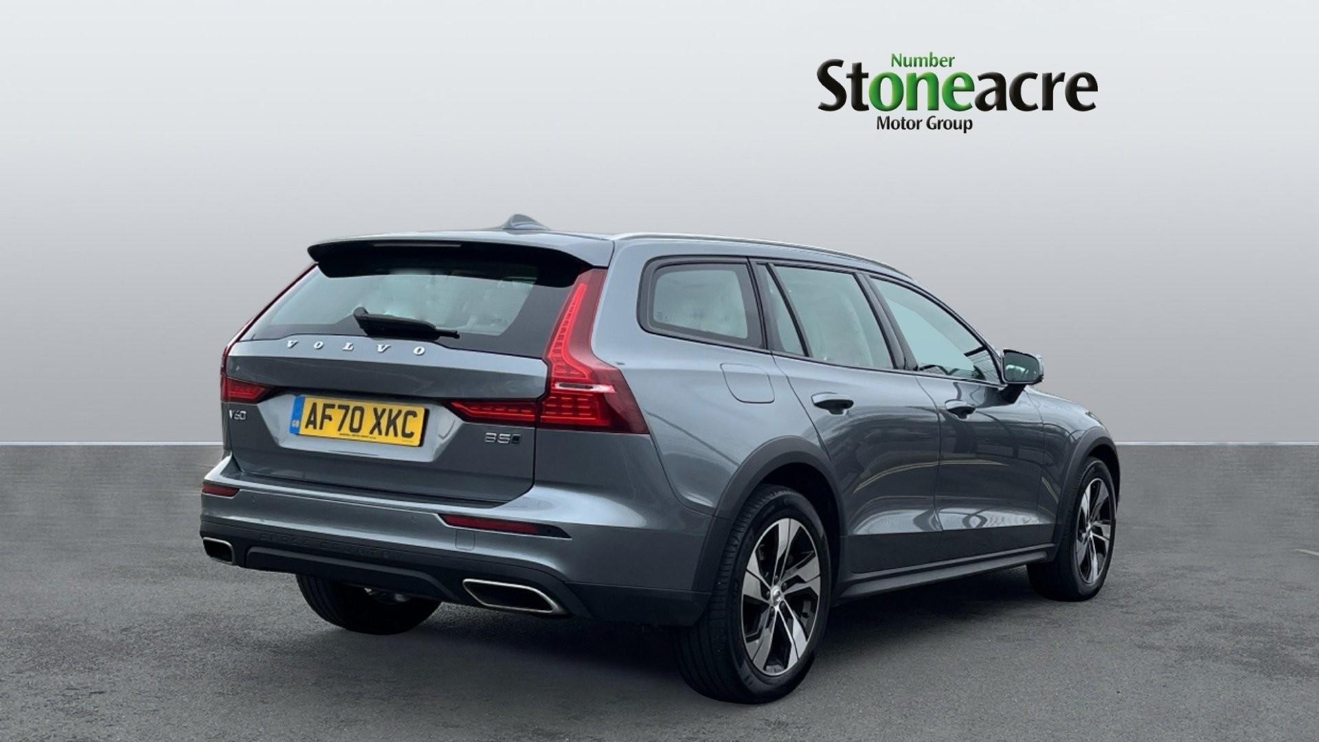 Volvo V60 2.0 B5P Cross Country 5dr AWD Auto (AF70XKC) image 6
