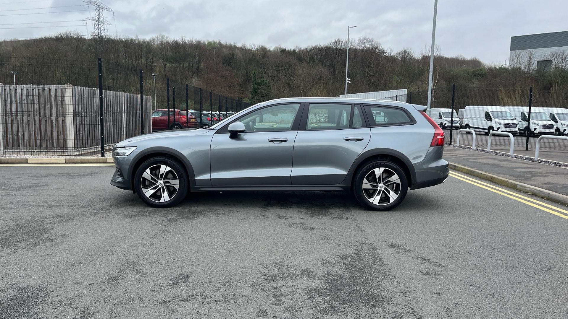 Volvo V60 2.0 B5P Cross Country 5dr AWD Auto (AF70XKC) image 7
