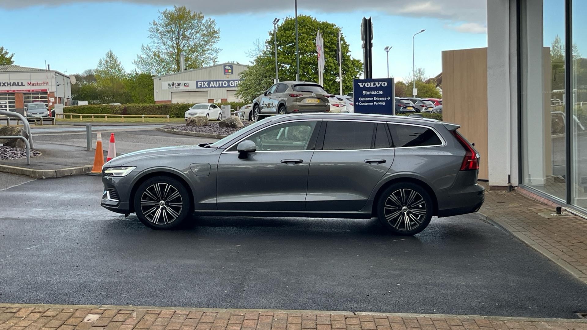 Volvo V60 2.0h T6 Recharge 11.6kWh Inscription Auto AWD Euro 6 (s/s) 5dr (KN21DFL) image 7