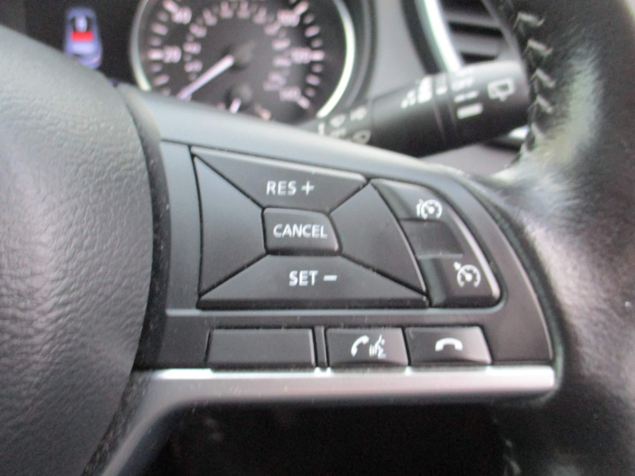 Nissan Qashqai 1.6 DIG-T N-Connecta SUV 5dr Petrol Manual Euro 6 (s/s) (163 ps) (YR67EXW) image 18