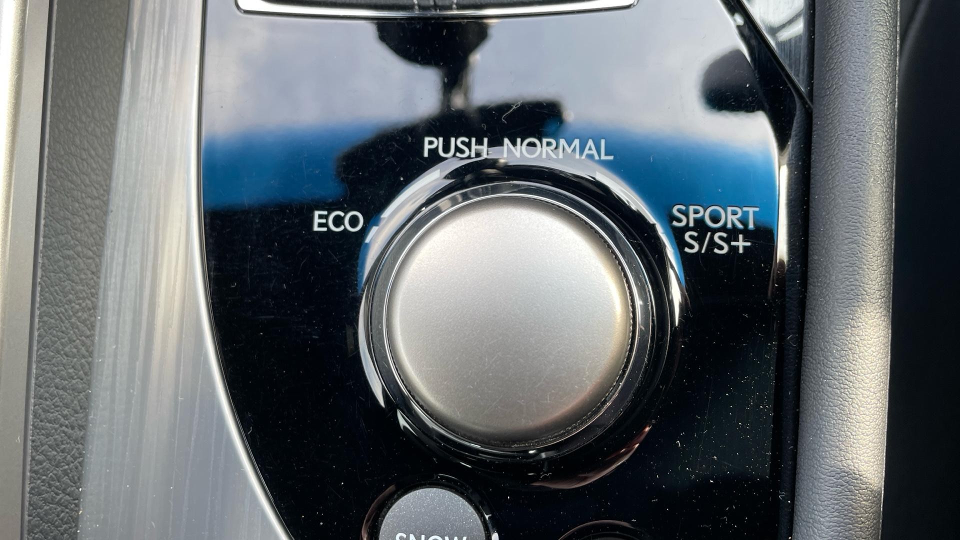 Lexus GS F SPORT 2.5 (223BHP) E-CVT (HW14BHJ) image 34
