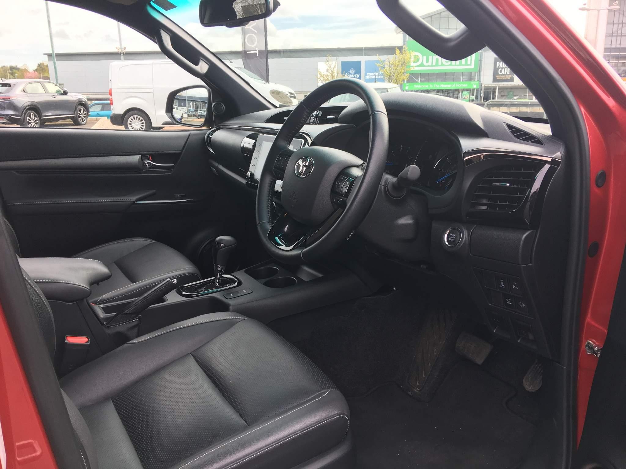 Toyota Hilux Invincible X D/Cab Pick Up 2.8 D-4D Auto (GY23HSJ) image 12