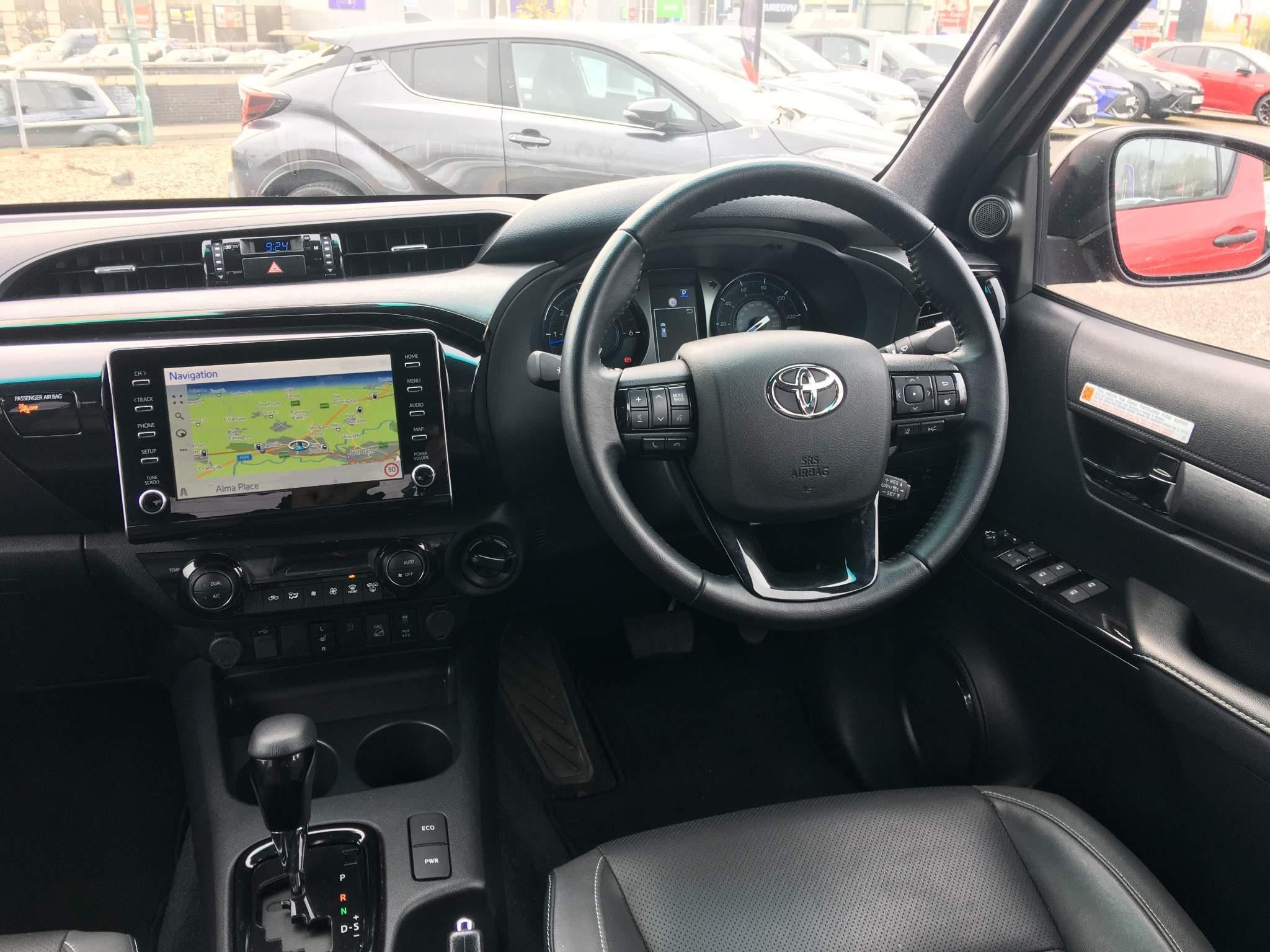 Toyota Hilux Invincible X D/Cab Pick Up 2.8 D-4D Auto (GY23HSJ) image 13