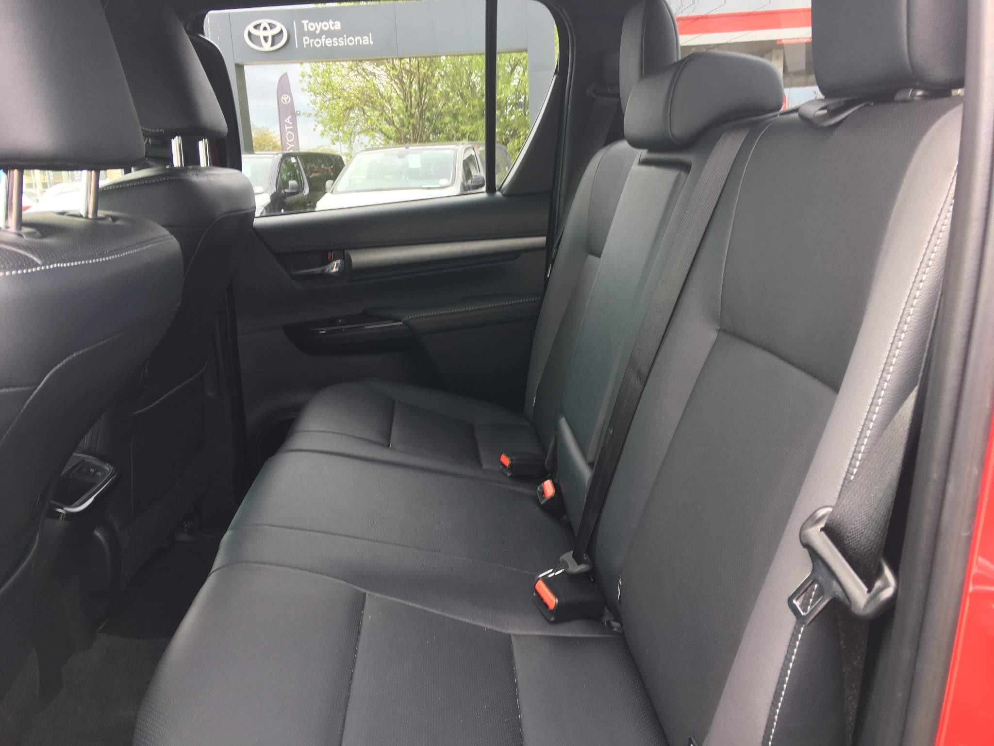 Toyota Hilux Invincible X D/Cab Pick Up 2.8 D-4D Auto (GY23HSJ) image 18