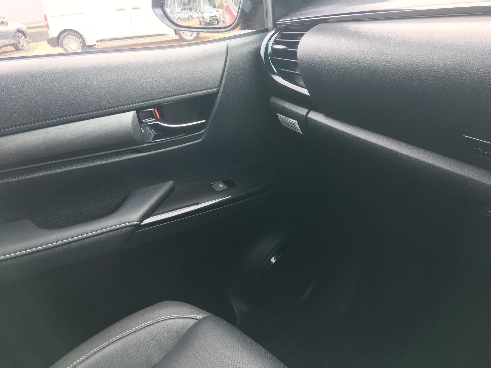 Toyota Hilux Invincible X D/Cab Pick Up 2.8 D-4D Auto (GY23HSJ) image 36