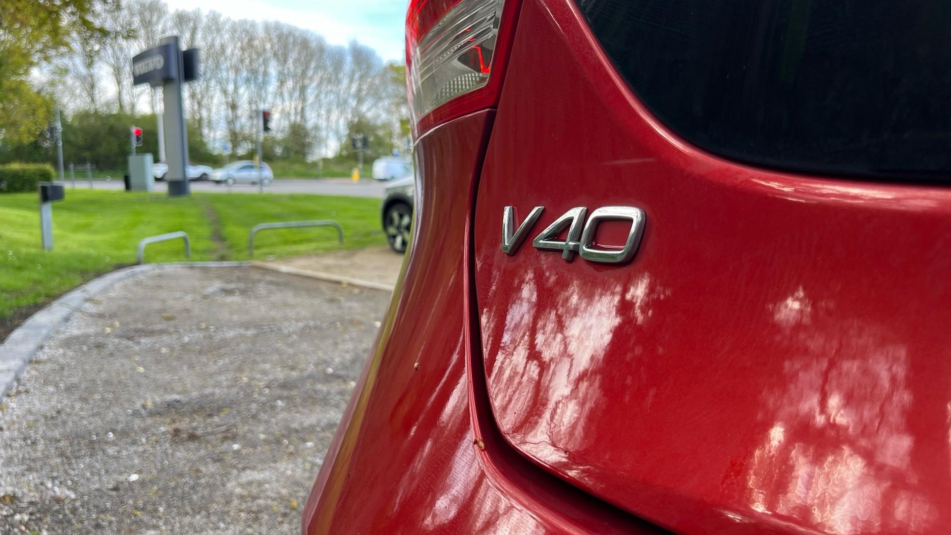 Volvo V40 1.5 T2 GPF Momentum Nav Plus Auto Euro 6 (s/s) 5dr (FM68CXT) image 22