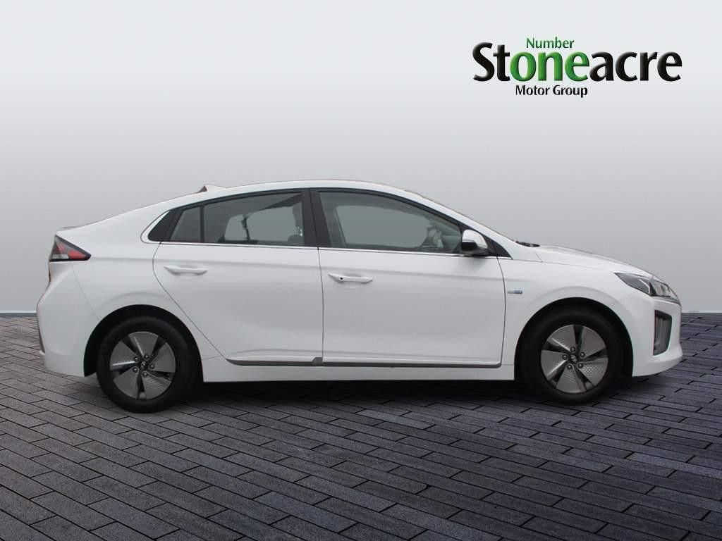 Hyundai IONIQ 1.6 h-GDi Premium Hatchback 5dr Petrol Hybrid DCT Euro 6 (s/s) (141 ps) (EF70YWY) image 1