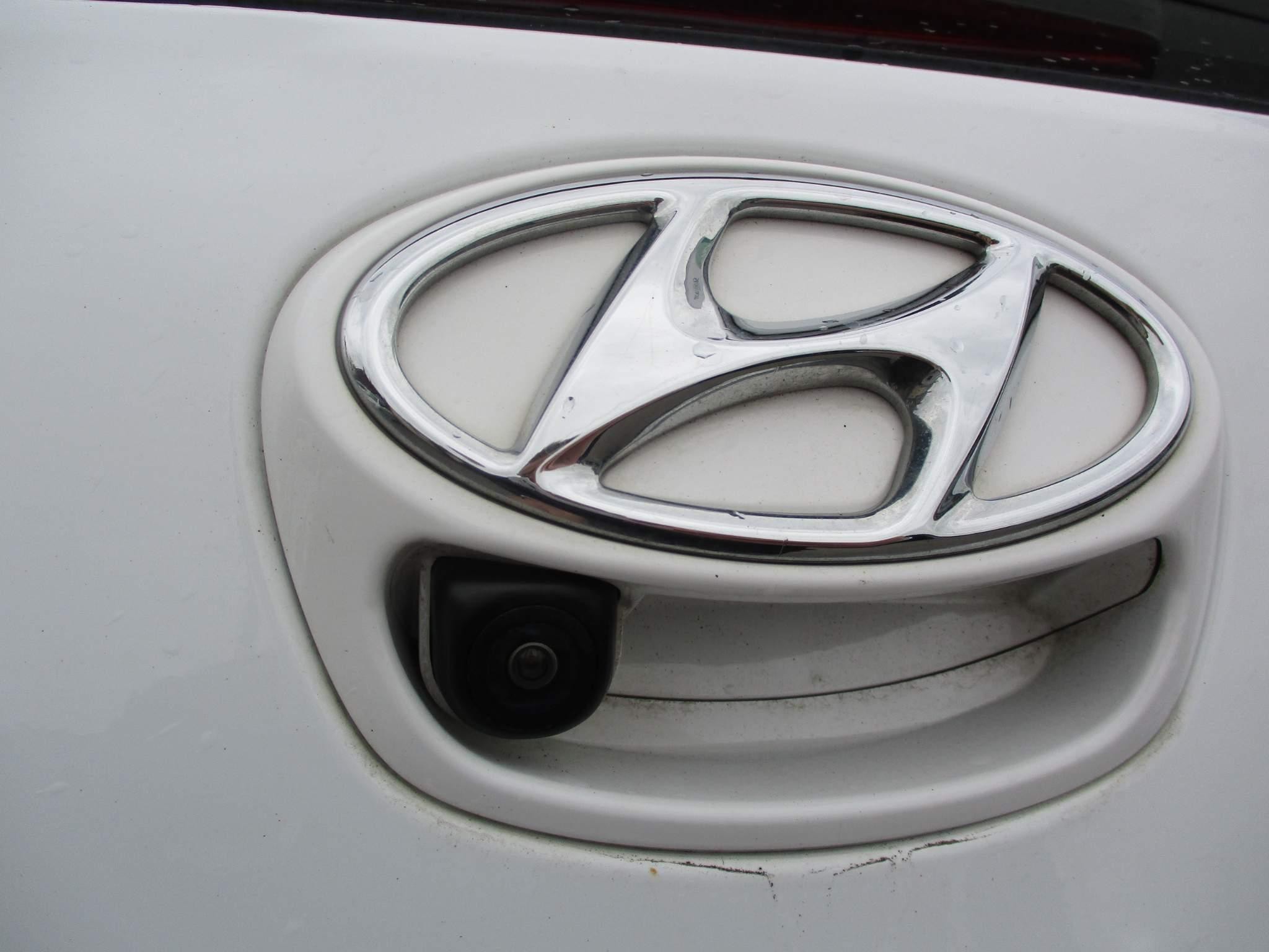 Hyundai IONIQ 1.6 h-GDi Premium Hatchback 5dr Petrol Hybrid DCT Euro 6 (s/s) (141 ps) (EF70YWY) image 11