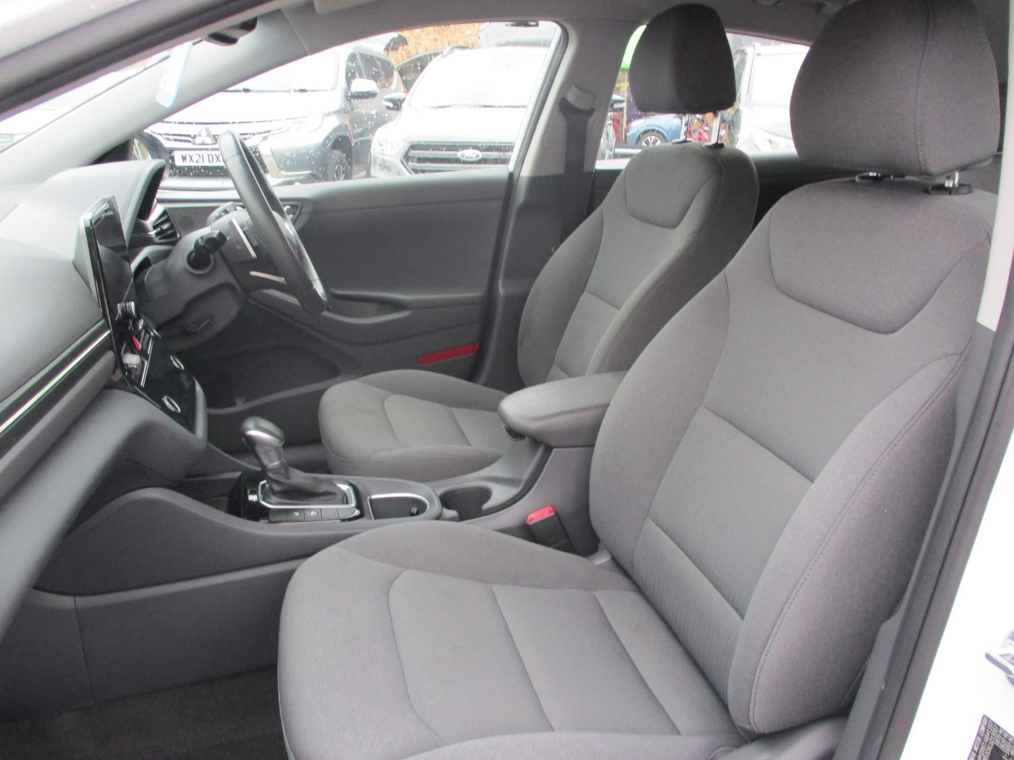 Hyundai IONIQ 1.6 h-GDi Premium Hatchback 5dr Petrol Hybrid DCT Euro 6 (s/s) (141 ps) (EF70YWY) image 16