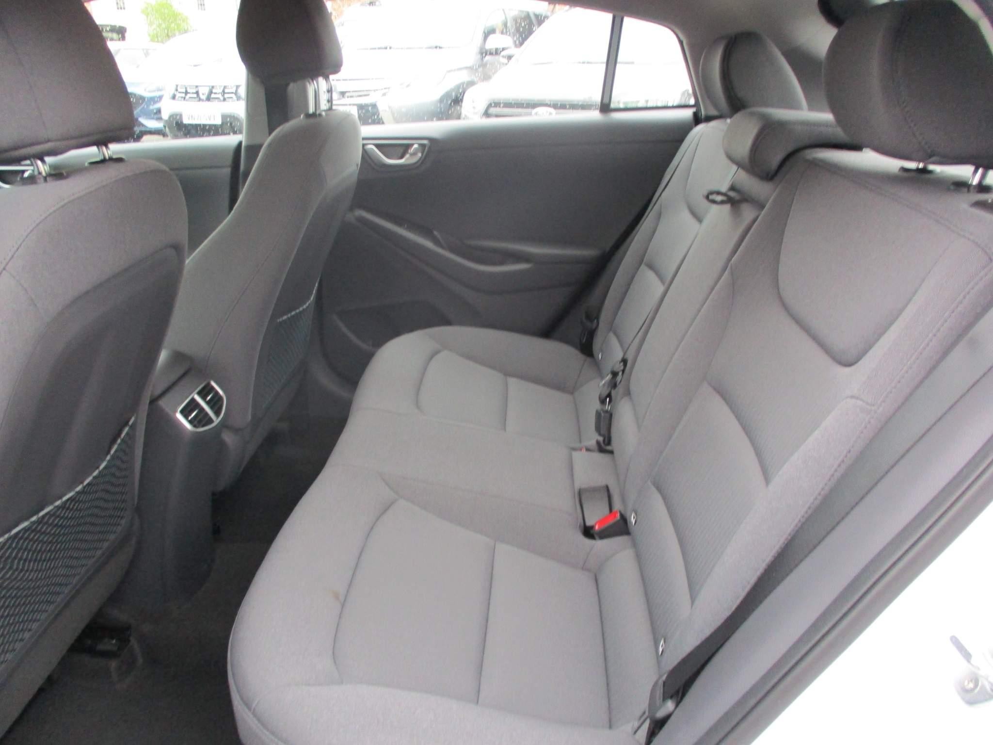 Hyundai IONIQ 1.6 h-GDi Premium Hatchback 5dr Petrol Hybrid DCT Euro 6 (s/s) (141 ps) (EF70YWY) image 17