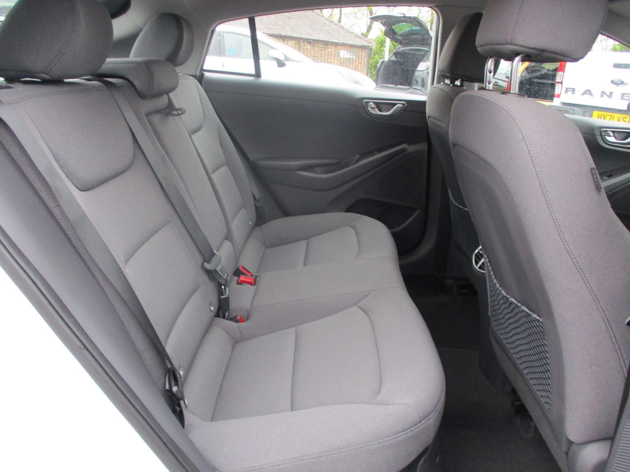Hyundai IONIQ 1.6 h-GDi Premium Hatchback 5dr Petrol Hybrid DCT Euro 6 (s/s) (141 ps) (EF70YWY) image 18