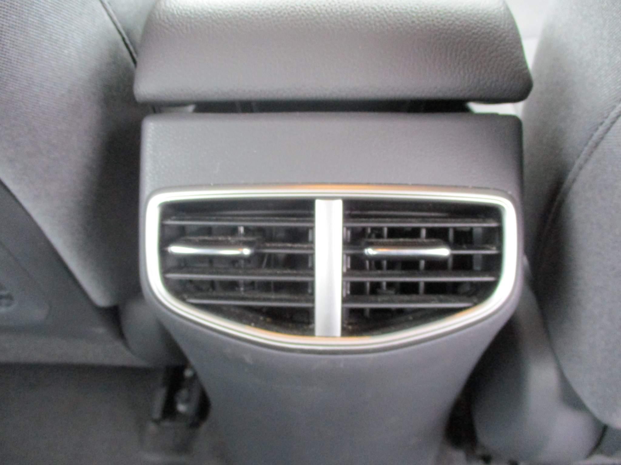 Hyundai IONIQ 1.6 h-GDi Premium Hatchback 5dr Petrol Hybrid DCT Euro 6 (s/s) (141 ps) (EF70YWY) image 19