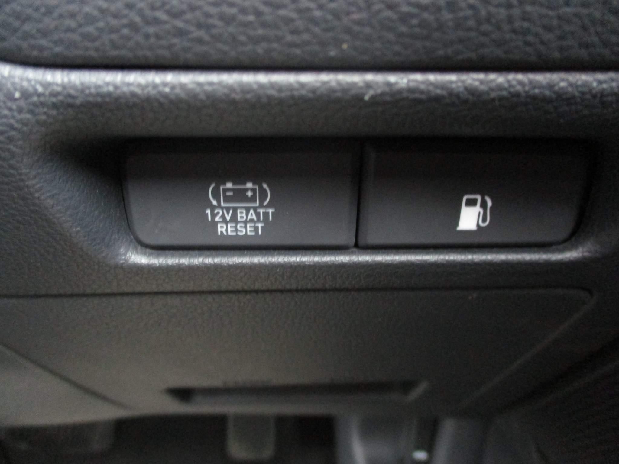 Hyundai IONIQ 1.6 h-GDi Premium Hatchback 5dr Petrol Hybrid DCT Euro 6 (s/s) (141 ps) (EF70YWY) image 23