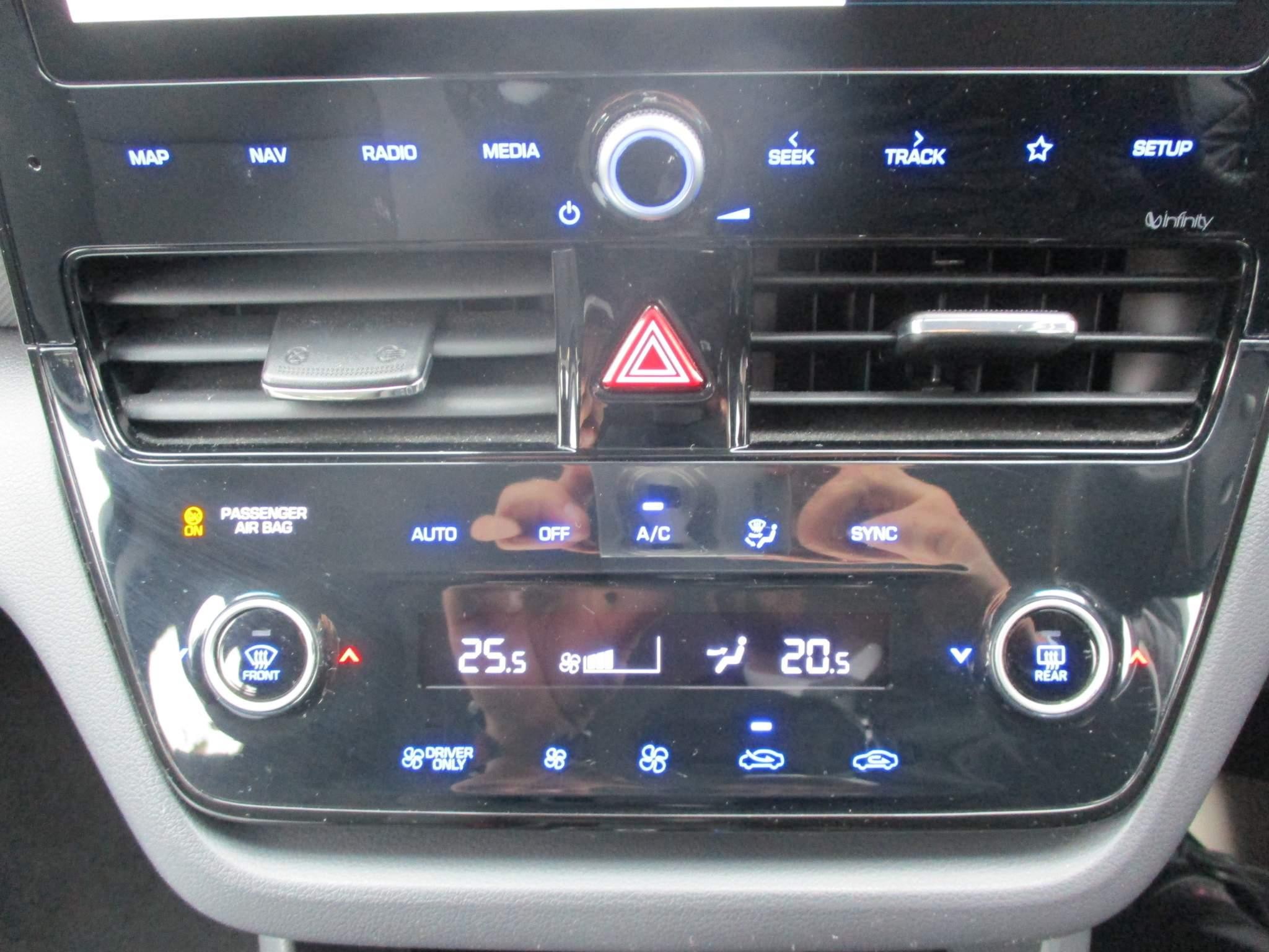 Hyundai IONIQ 1.6 h-GDi Premium Hatchback 5dr Petrol Hybrid DCT Euro 6 (s/s) (141 ps) (EF70YWY) image 26