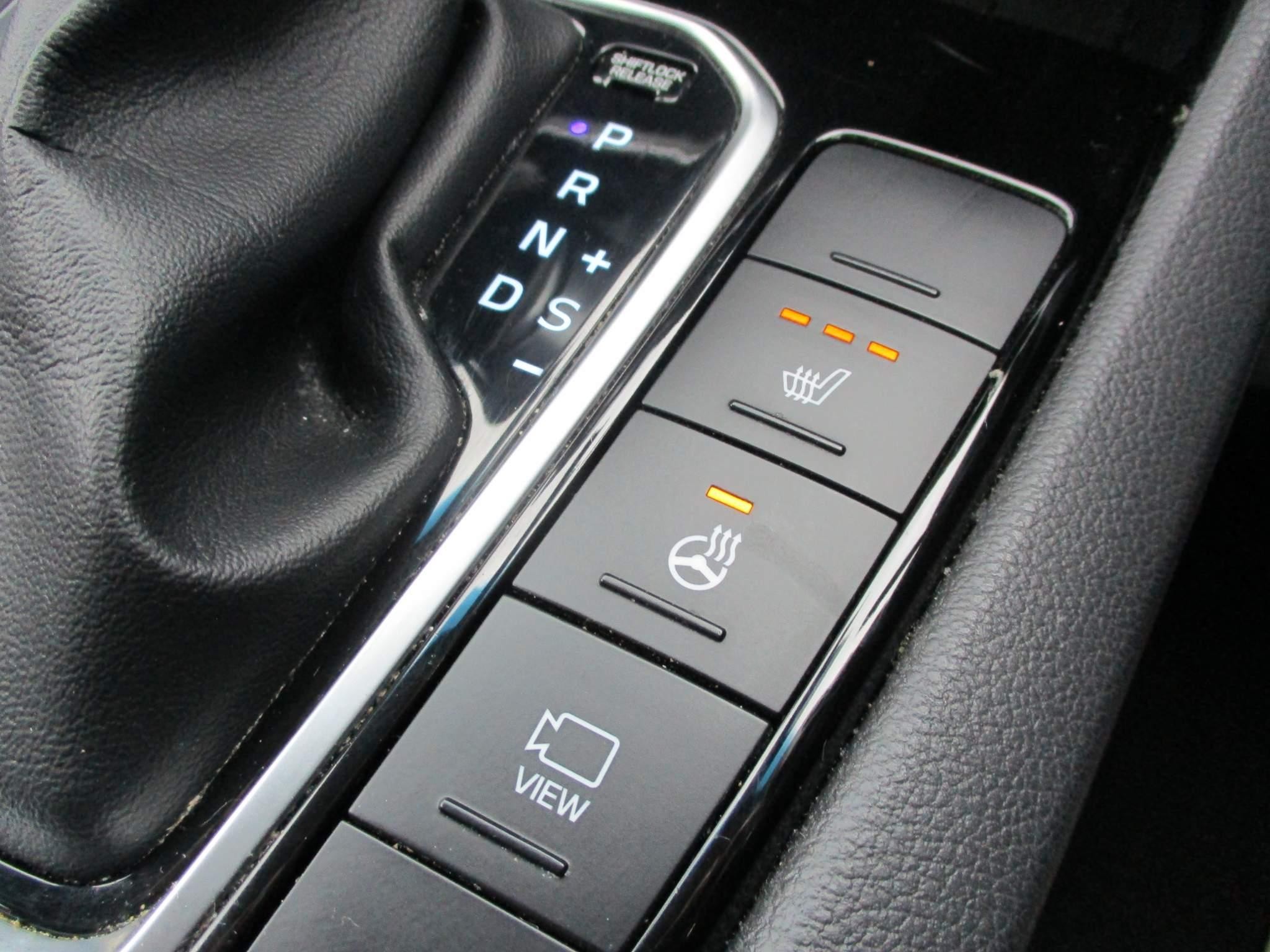 Hyundai IONIQ 1.6 h-GDi Premium Hatchback 5dr Petrol Hybrid DCT Euro 6 (s/s) (141 ps) (EF70YWY) image 30