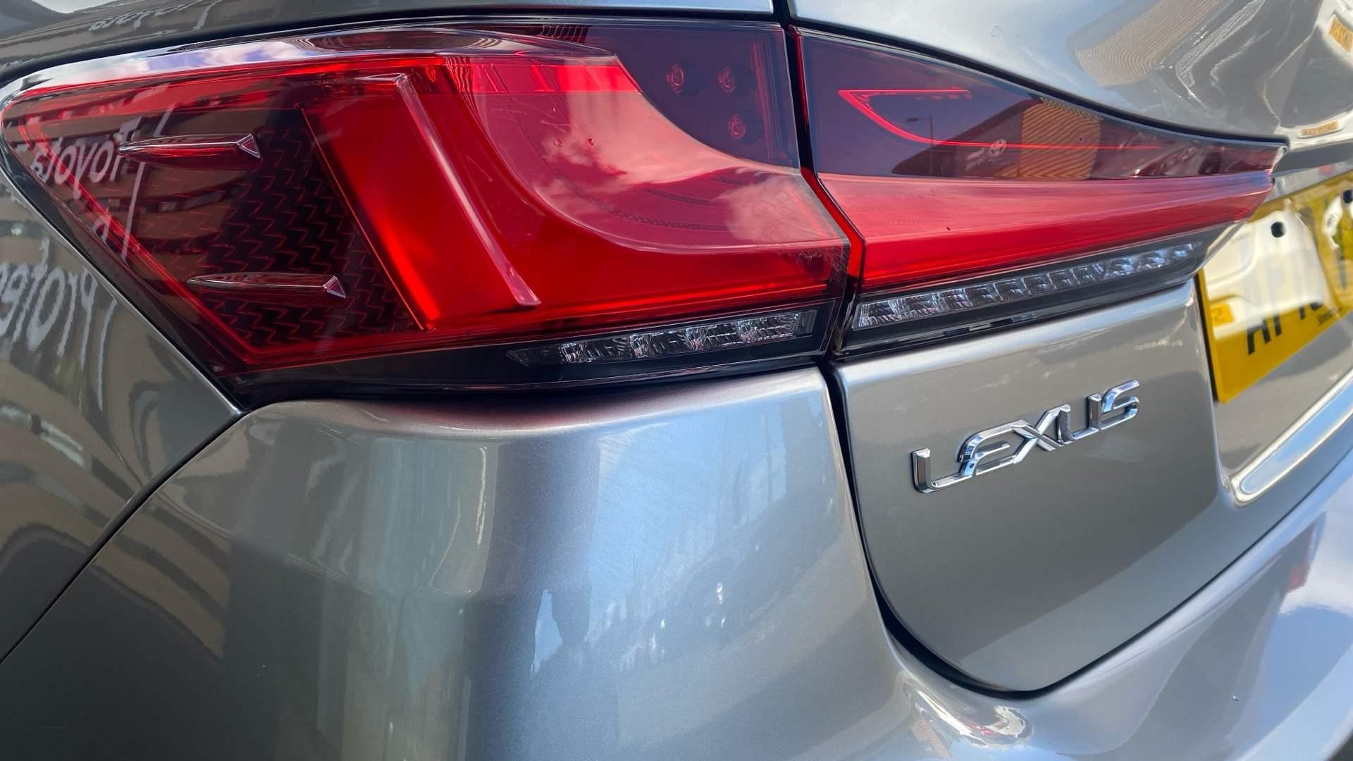 Lexus CT 1.8 200h Luxury CVT Euro 6 (s/s) 5dr (AF18VTW) image 39