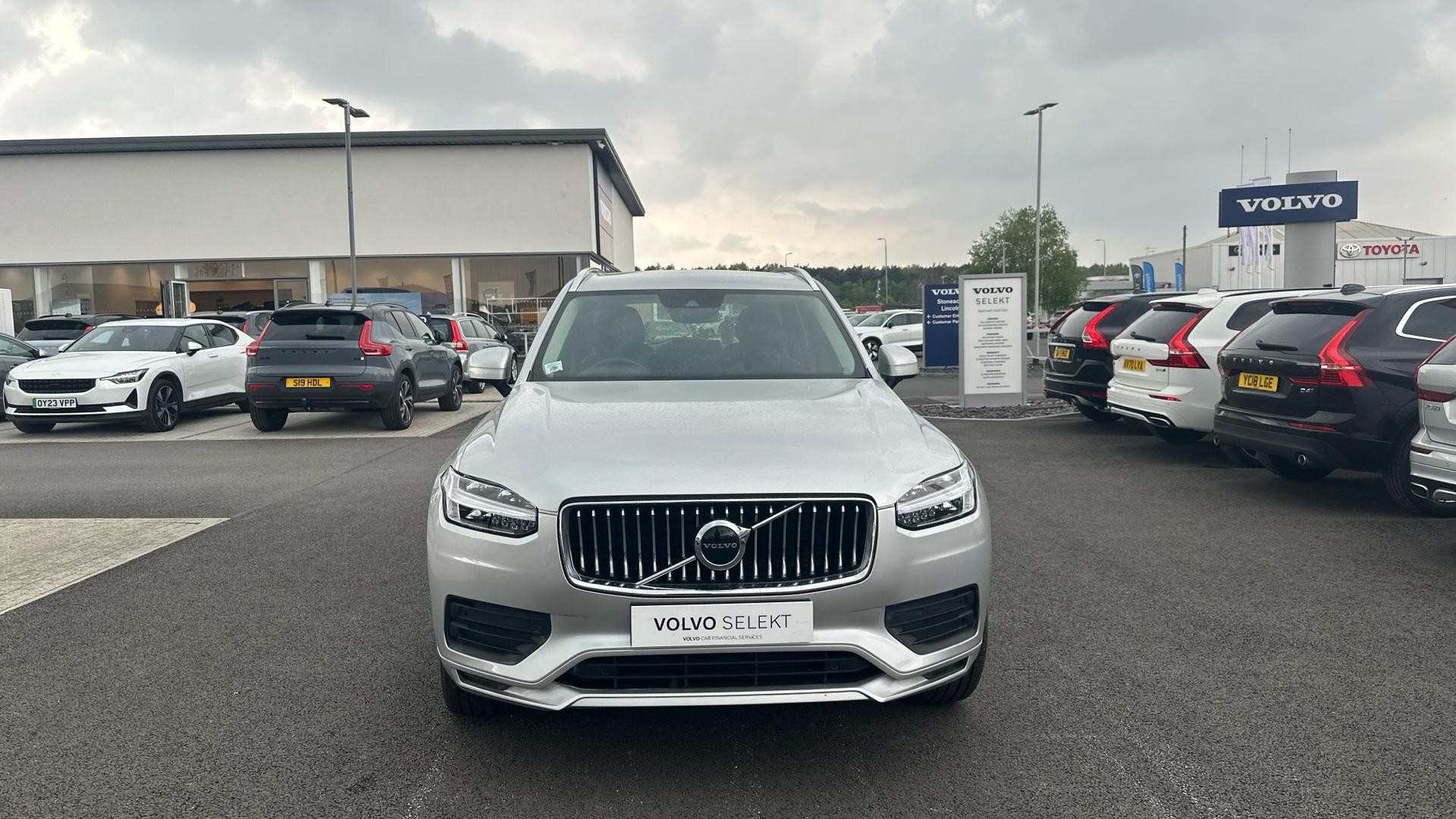 Volvo XC90 2.0 B5D [235] Momentum 5dr AWD Geartronic (YW21JXC) image 11