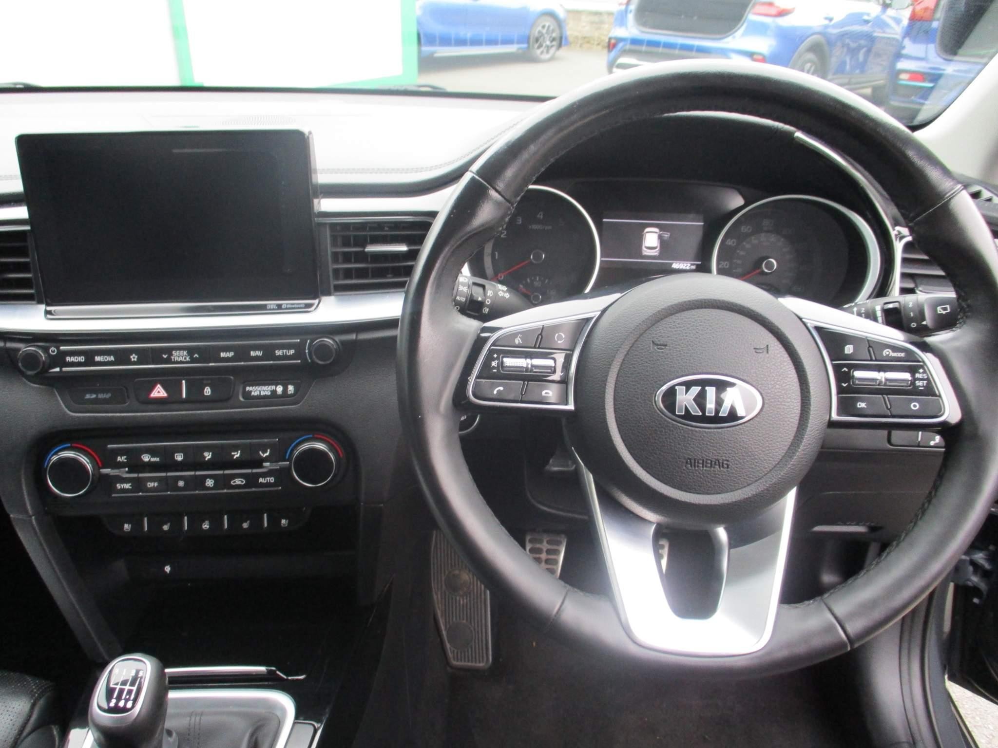 Kia Ceed 1.4 T-GDi First Edition Euro 6 (s/s) 5dr (DC18VLM) image 16
