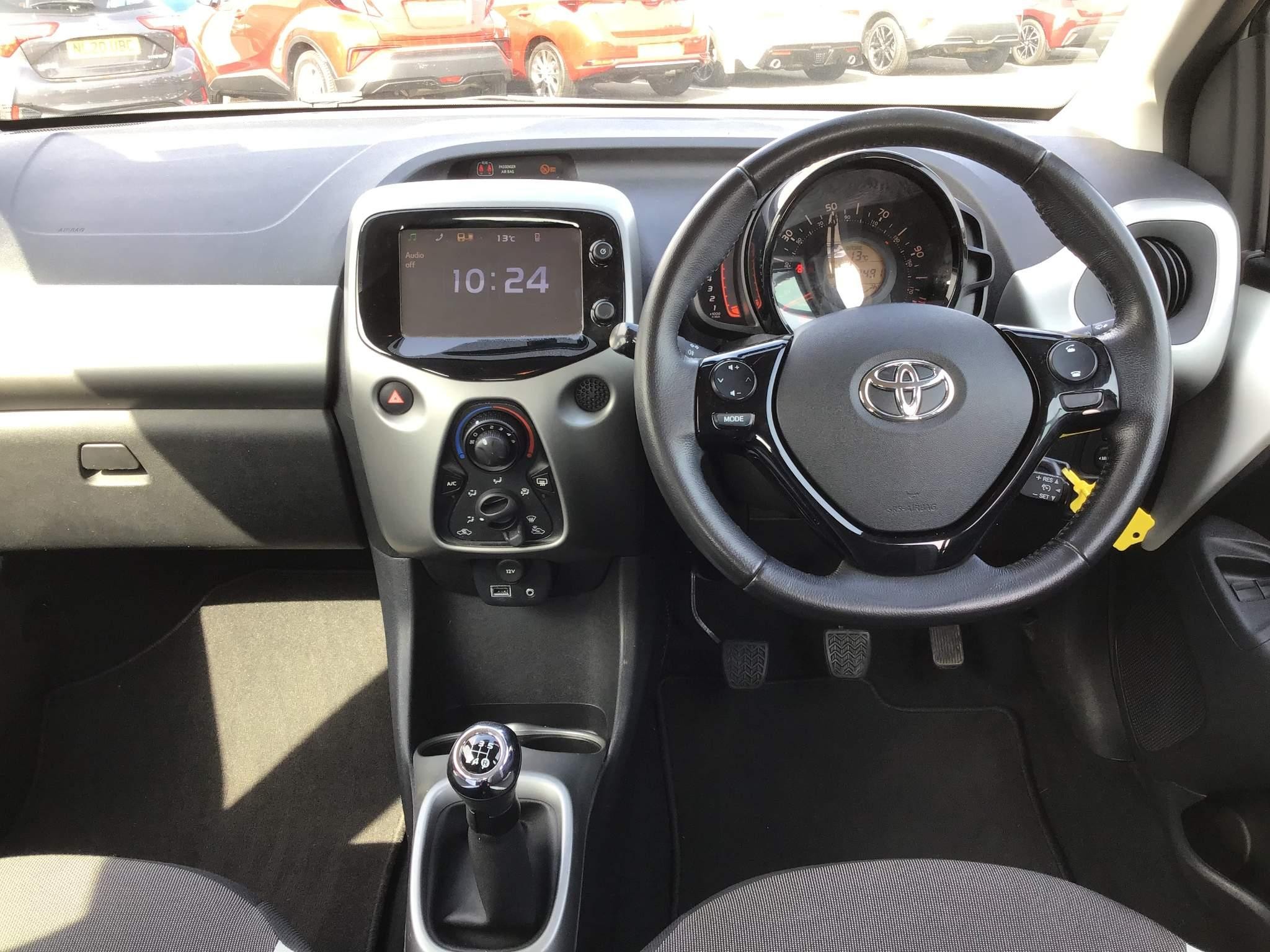 Toyota Aygo 1.0 VVT-i x-play Hatchback 5dr Petrol Manual Euro 6 (68 ps) (GY67GXM) image 13