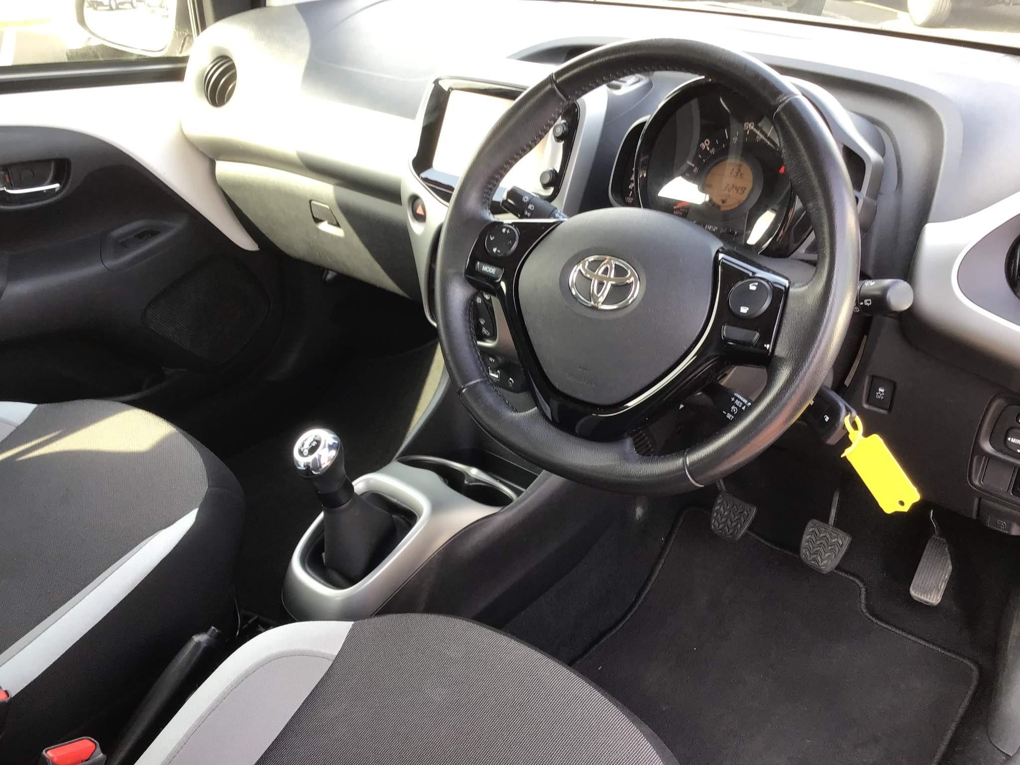 Toyota Aygo 1.0 VVT-i x-play Hatchback 5dr Petrol Manual Euro 6 (68 ps) (GY67GXM) image 14