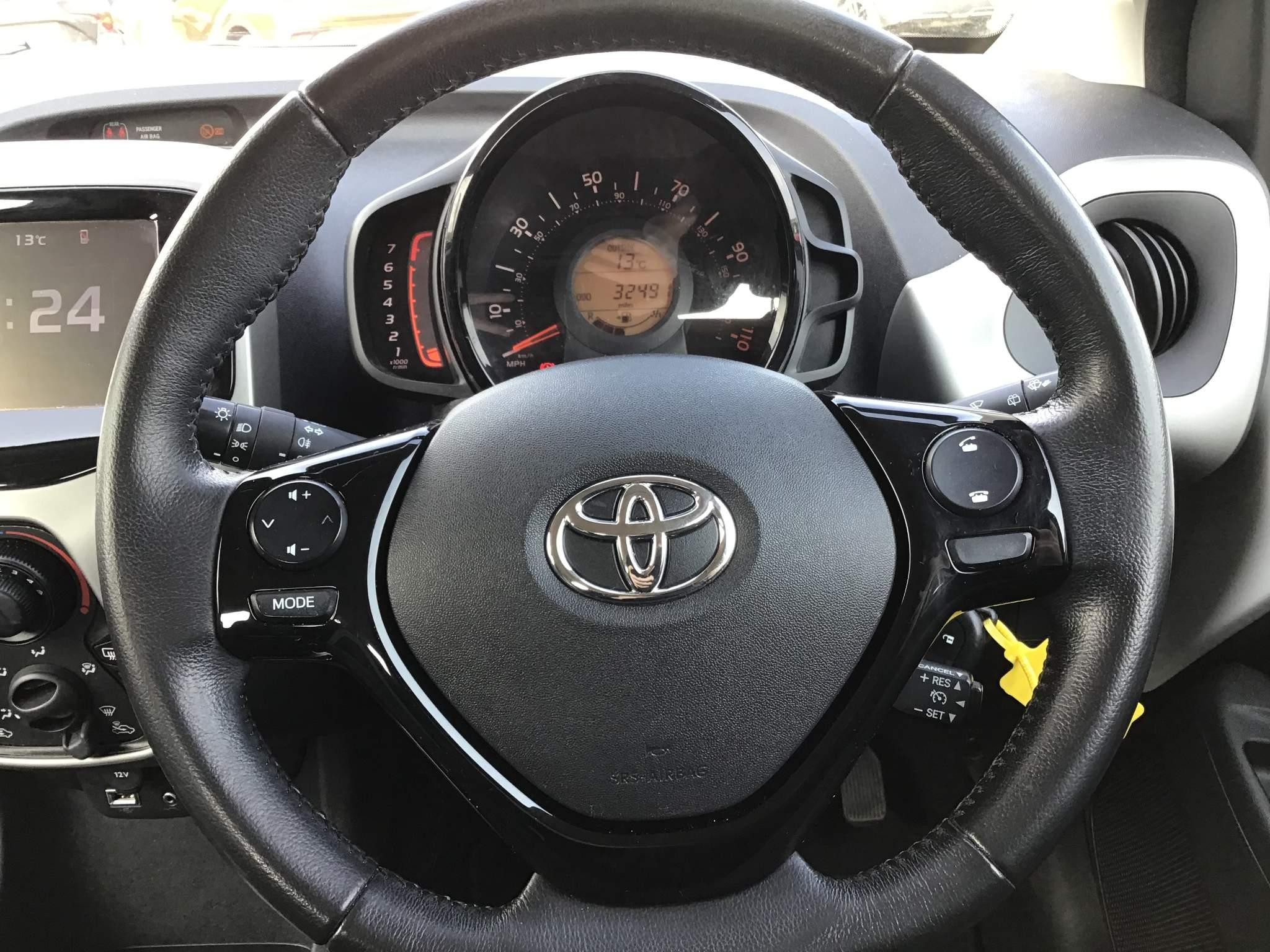 Toyota Aygo 1.0 VVT-i x-play Hatchback 5dr Petrol Manual Euro 6 (68 ps) (GY67GXM) image 16