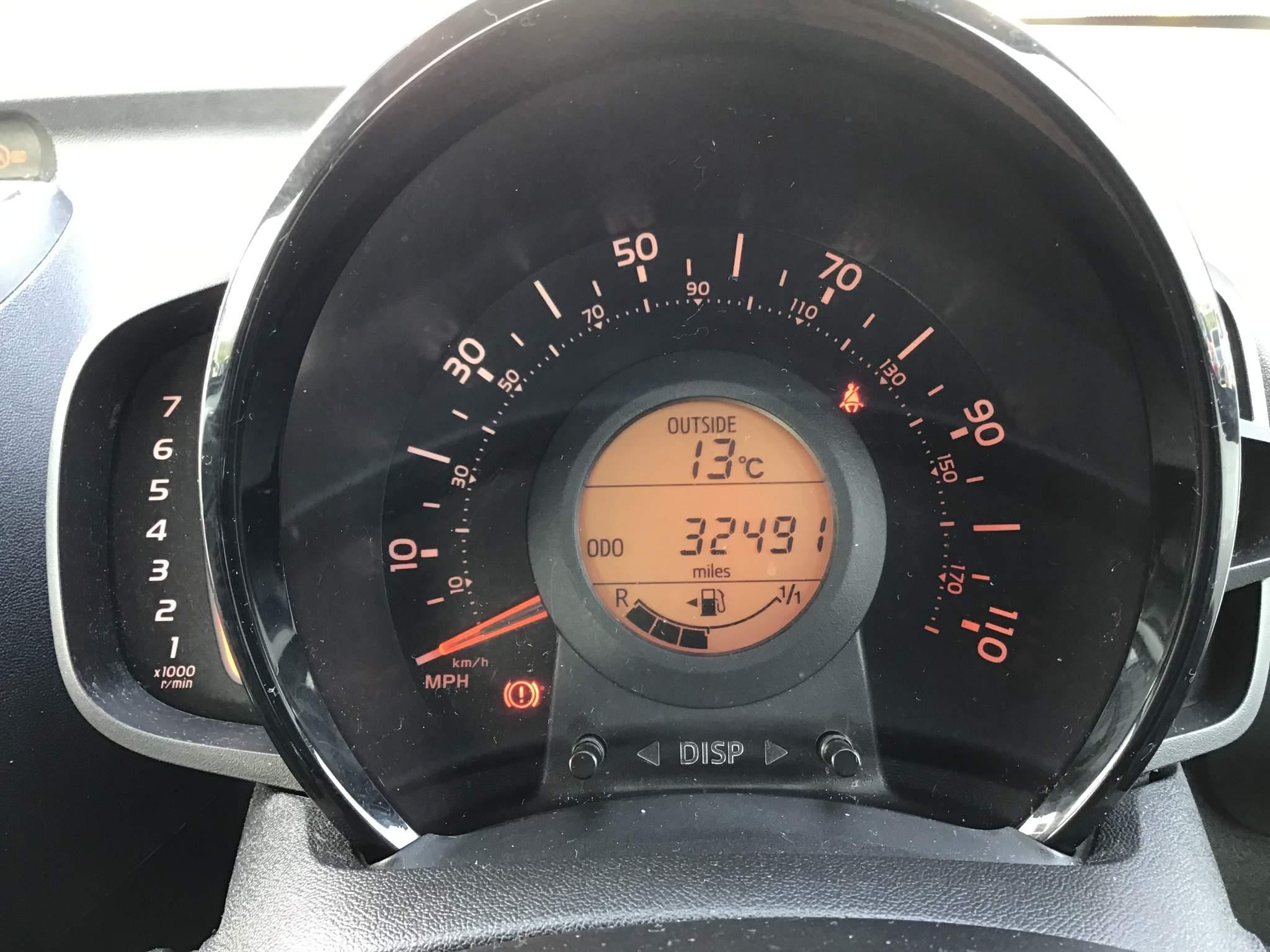 Toyota Aygo 1.0 VVT-i x-play Hatchback 5dr Petrol Manual Euro 6 (68 ps) (GY67GXM) image 17