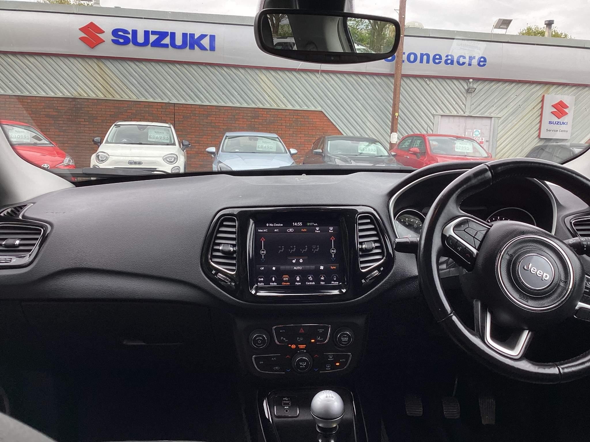 Jeep Compass 1.4T MultiAirII Limited Euro 6 (s/s) 5dr (YJ71WSK) image 18