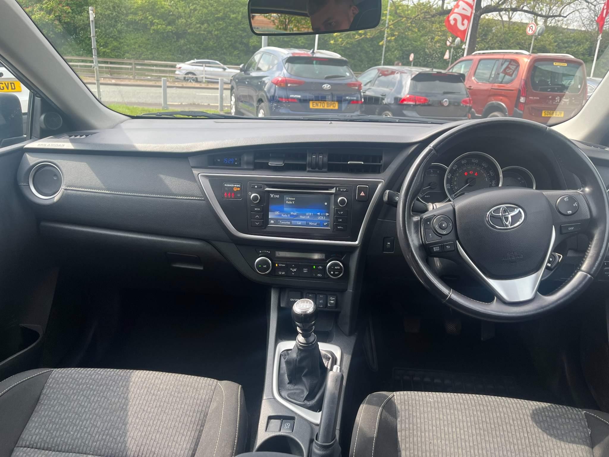 Toyota Auris 1.4 D-4D Icon Plus Euro 5 (s/s) 5dr (FM15WFO) image 15