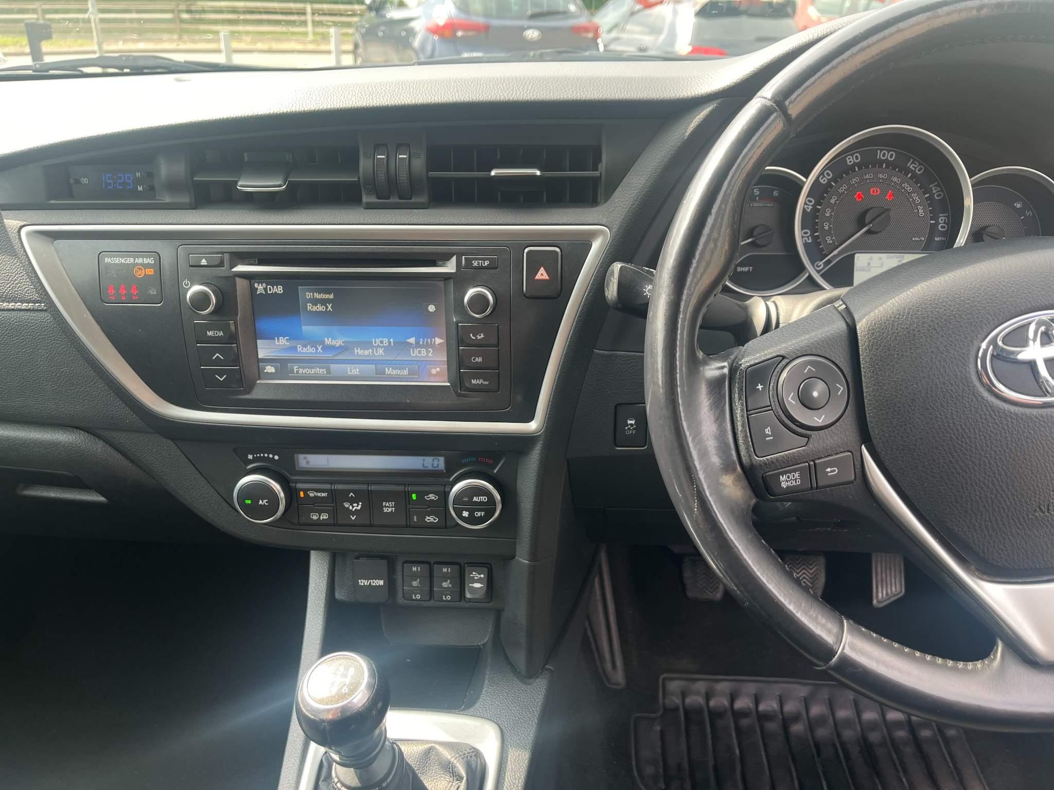 Toyota Auris 1.4 D-4D Icon Plus Euro 5 (s/s) 5dr (FM15WFO) image 18