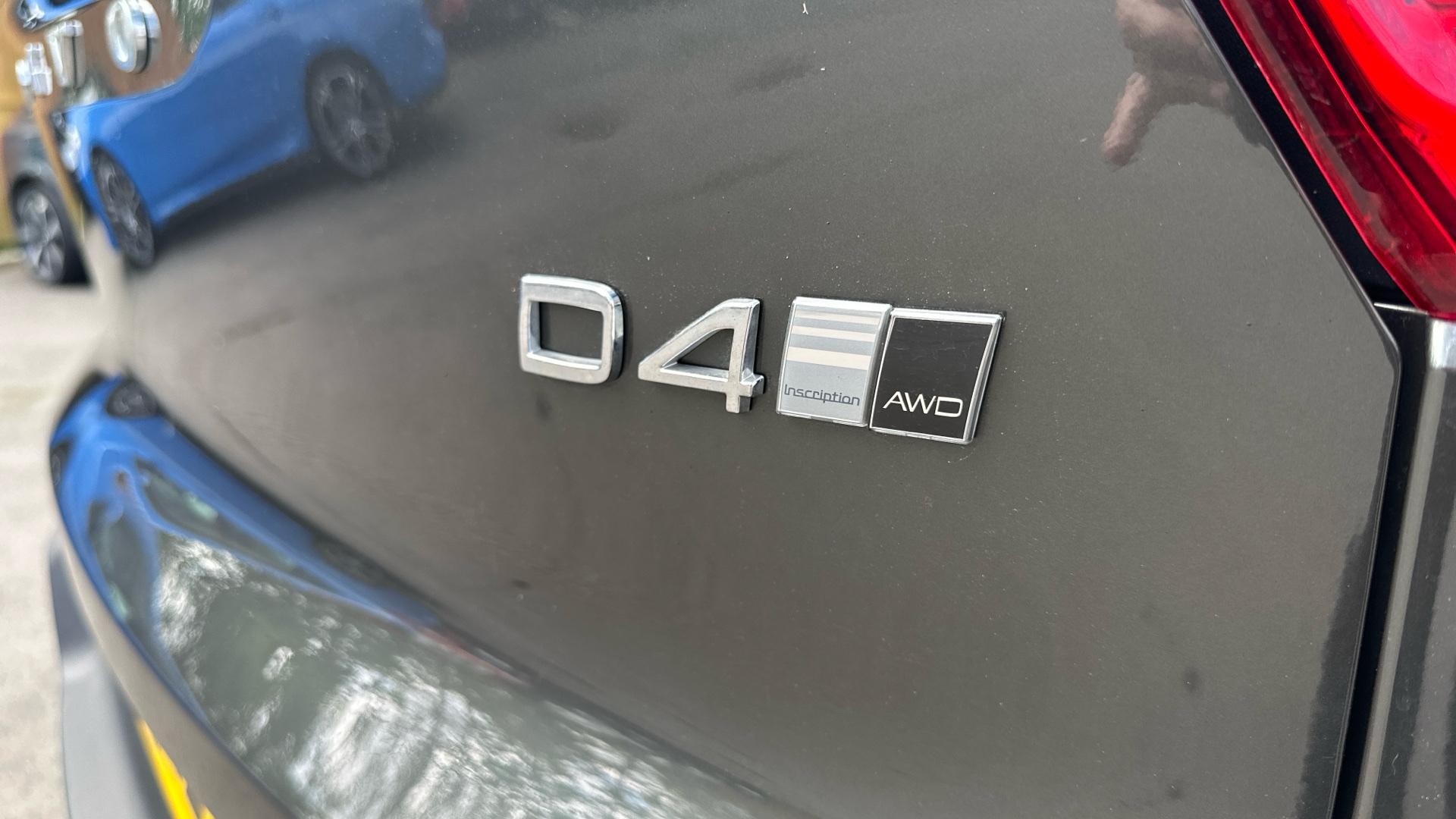 Volvo XC40 2.0 D4 Inscription Auto AWD Euro 6 (s/s) 5dr (NU18LLW) image 31