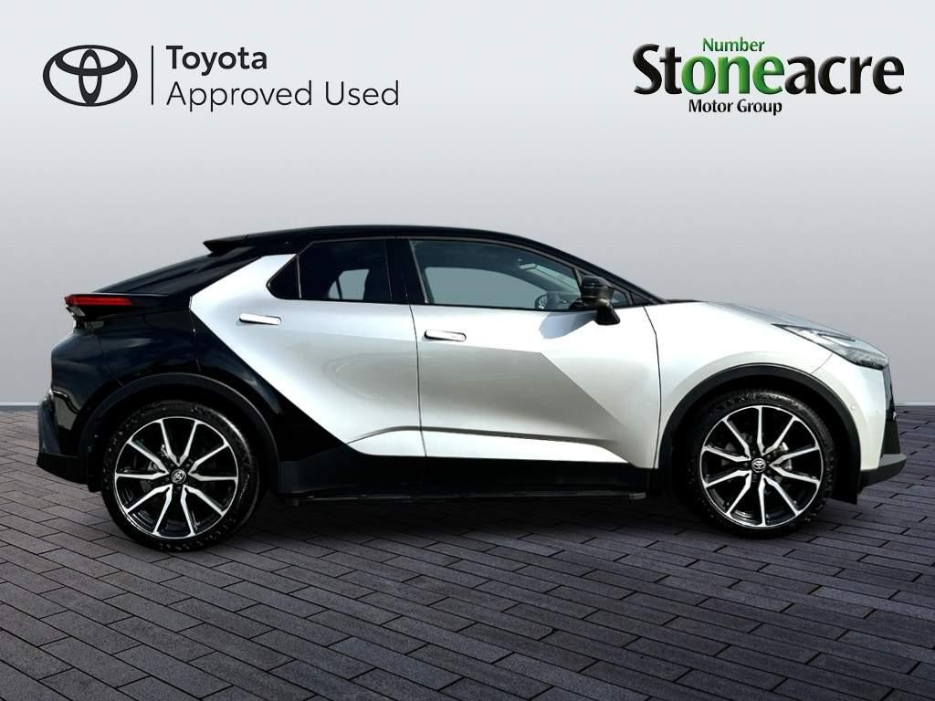 Toyota C-HR Image 2