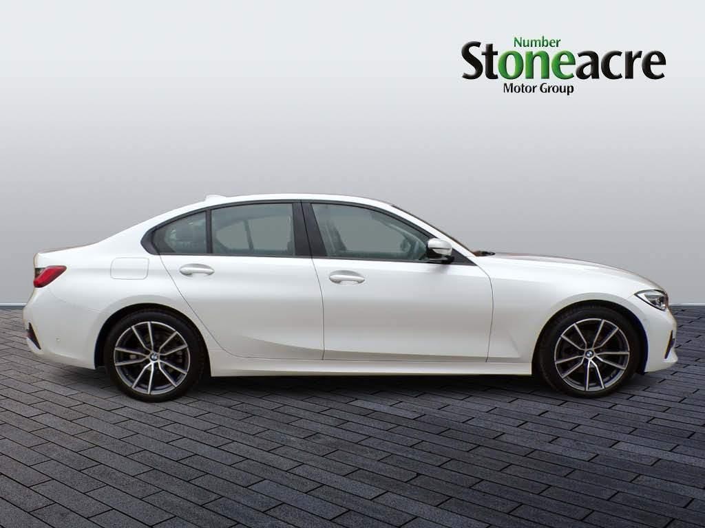 BMW 3 Series Image 2