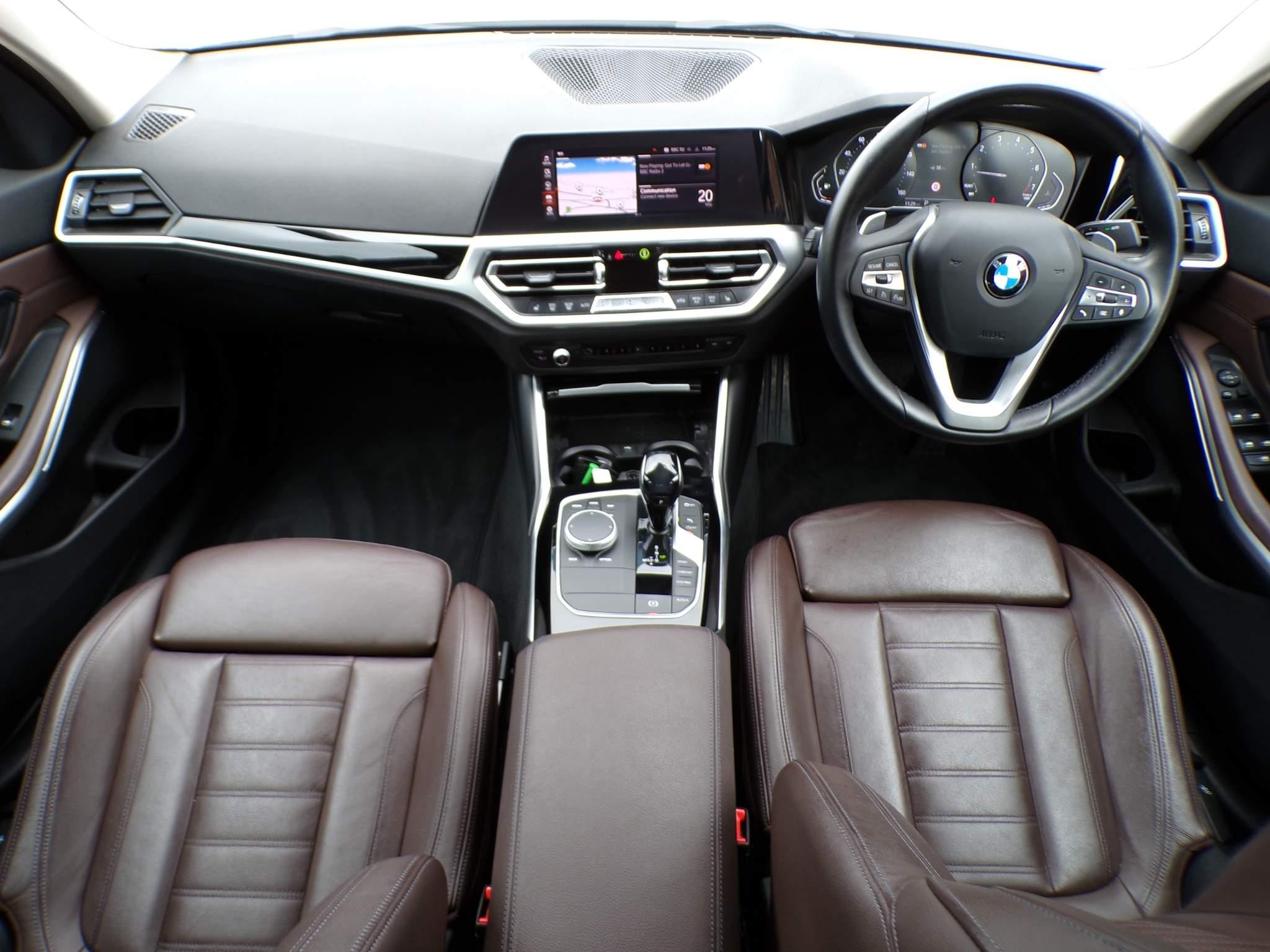 BMW 3 Series Image 12