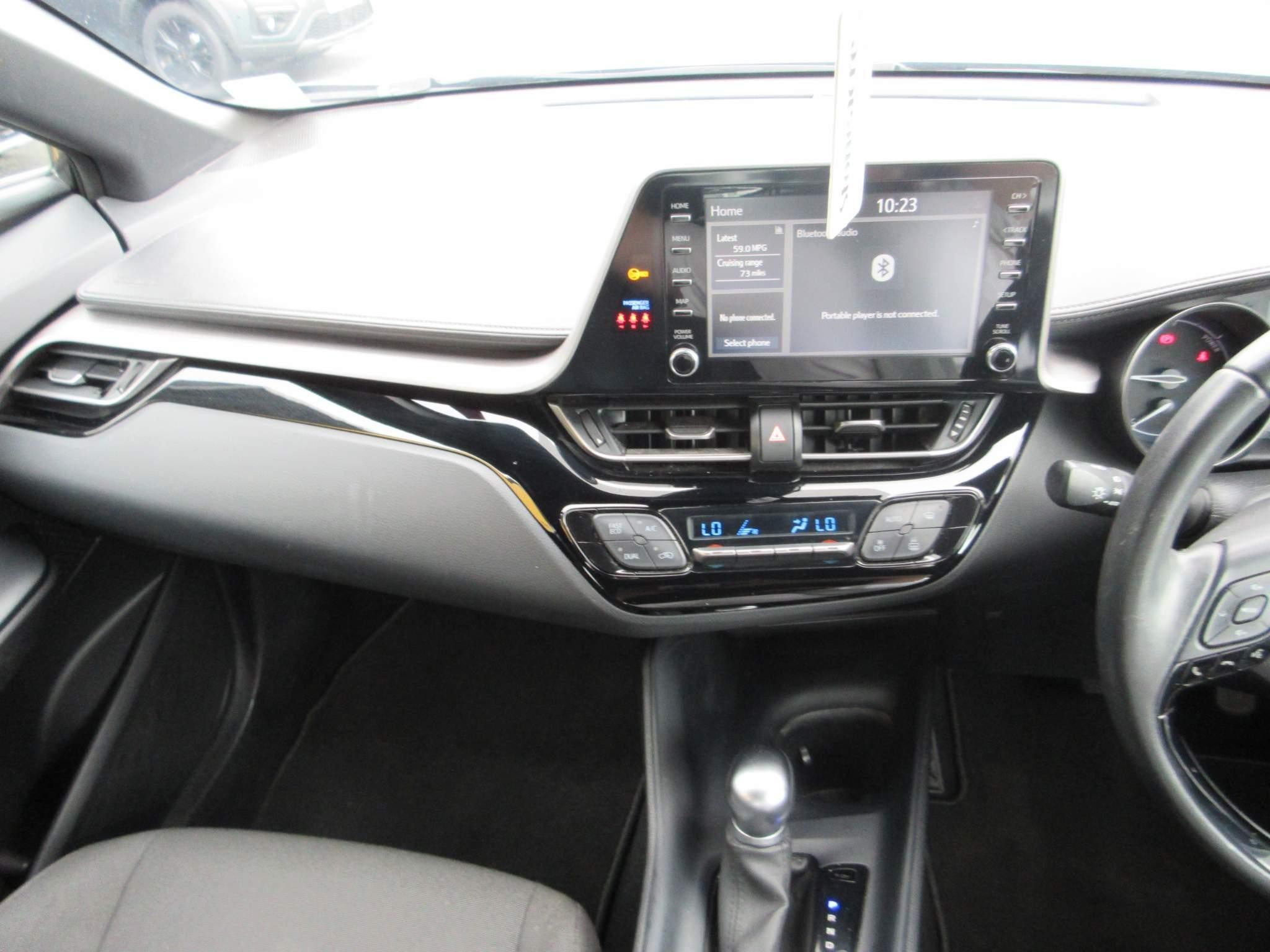 Toyota C-HR Image 14