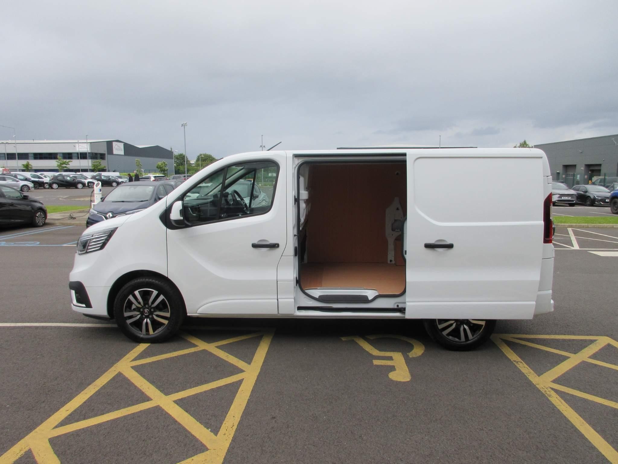 Renault Trafic Image 12