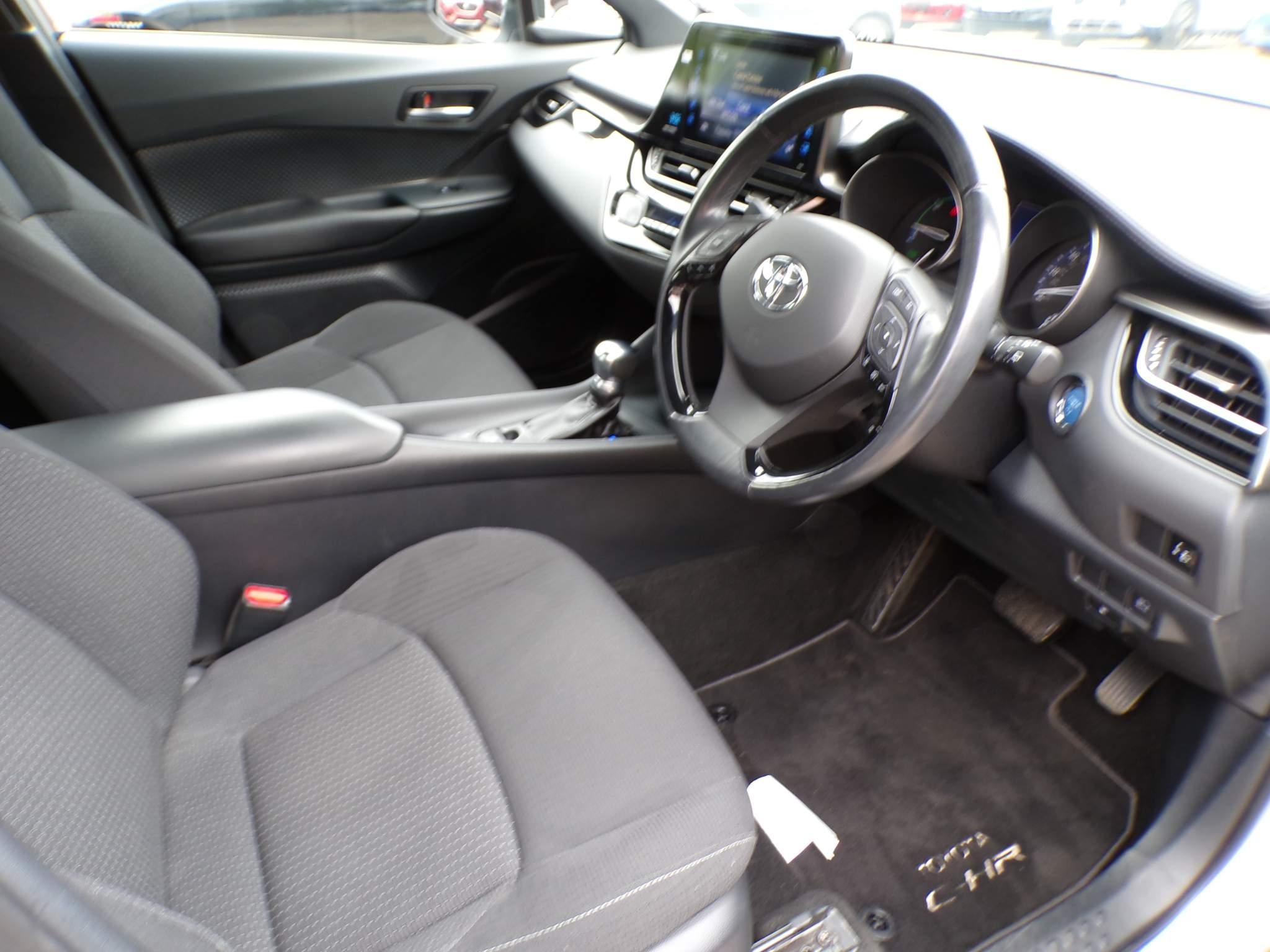 Toyota C-HR Image 11