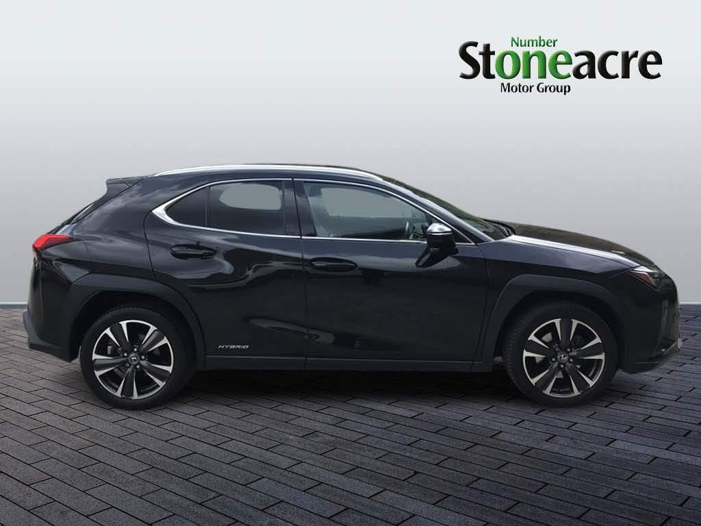 Lexus UX 250h Image 2