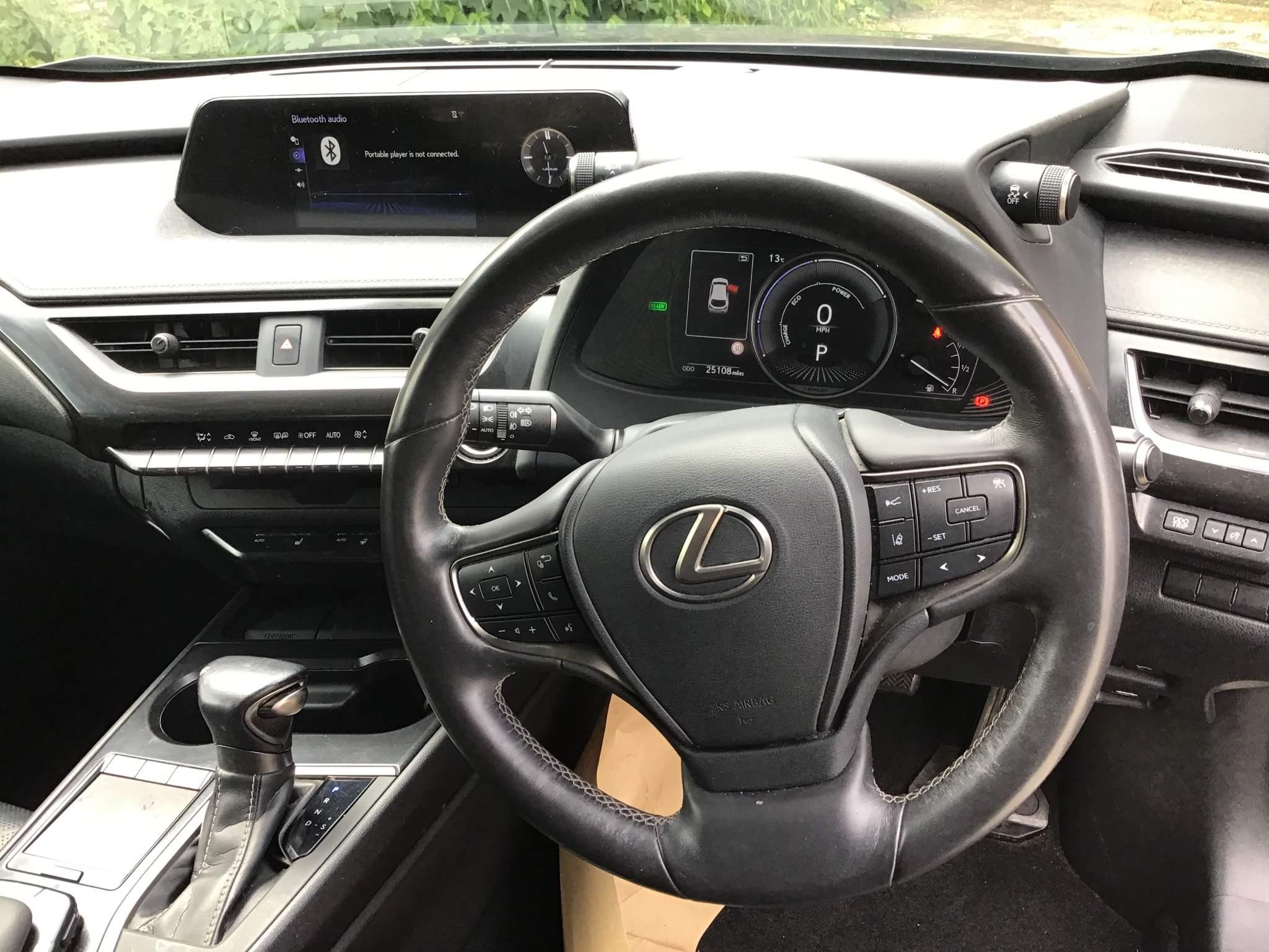 Lexus UX 250h Image 26