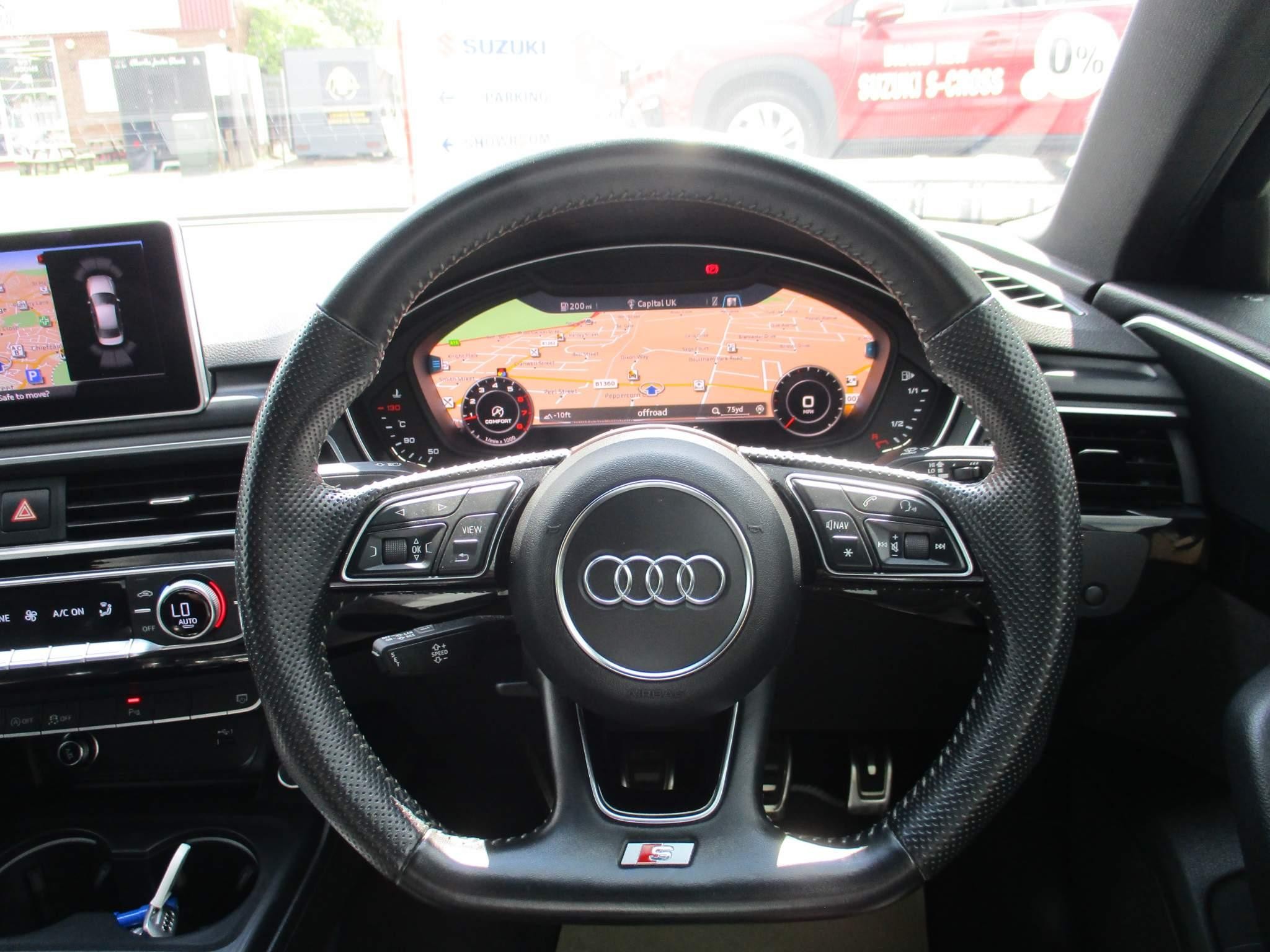 Audi A4 Image 21