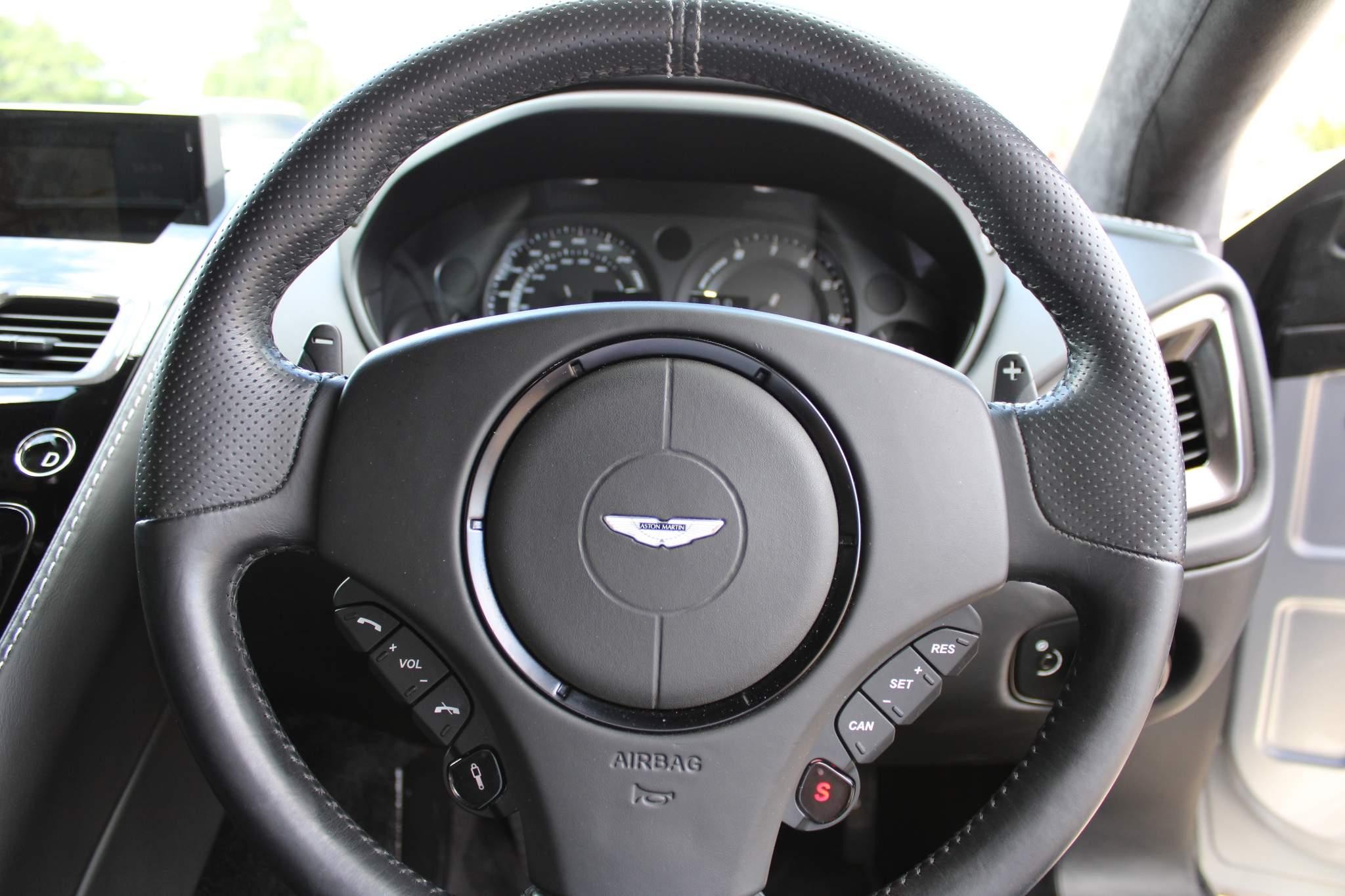 Aston Martin Vanquish Image 11