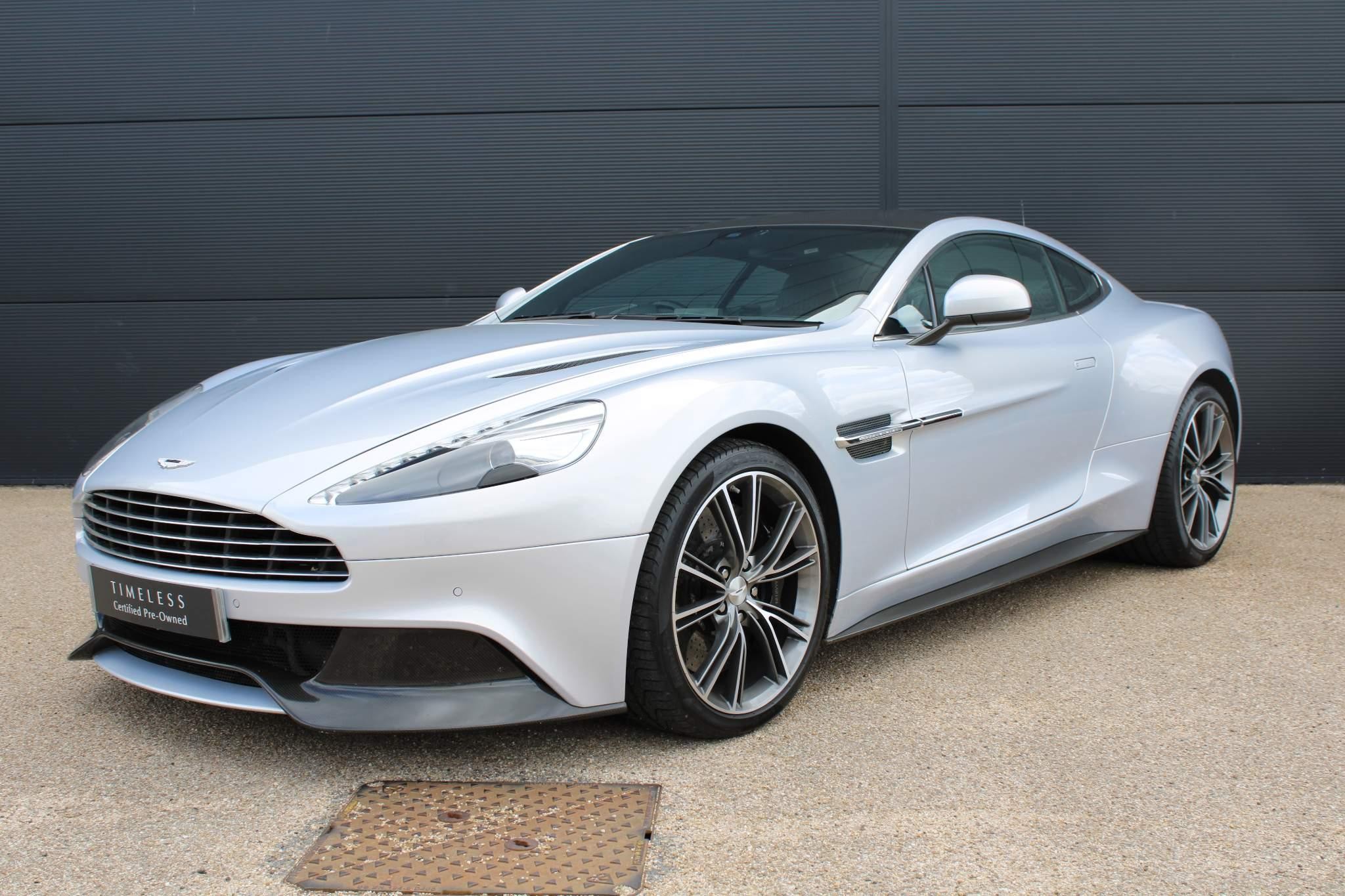 Aston Martin Vanquish Image 16