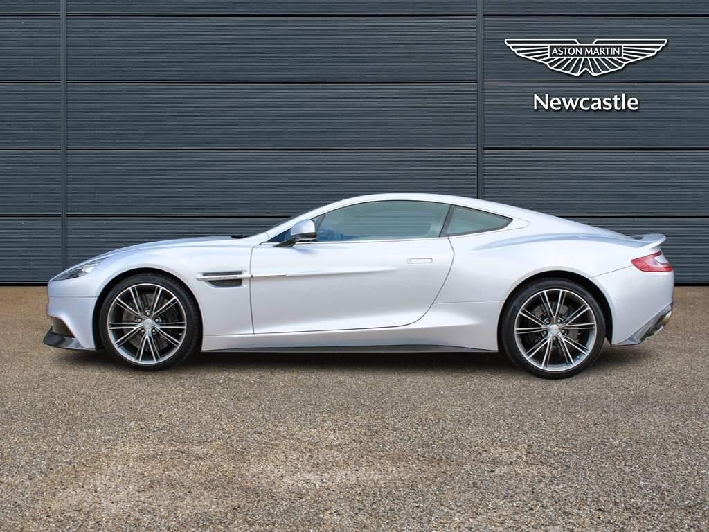 Aston Martin Vanquish Image 15