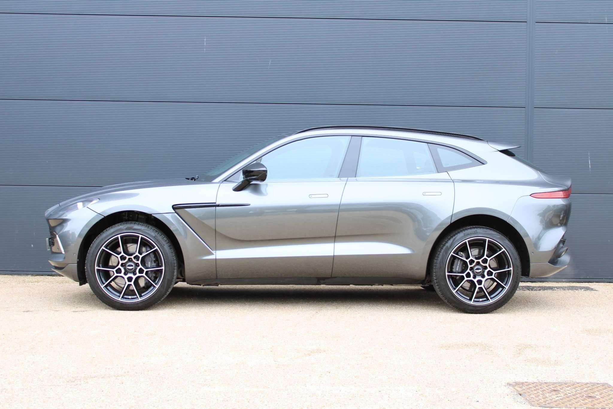 Aston Martin DBX Image 17