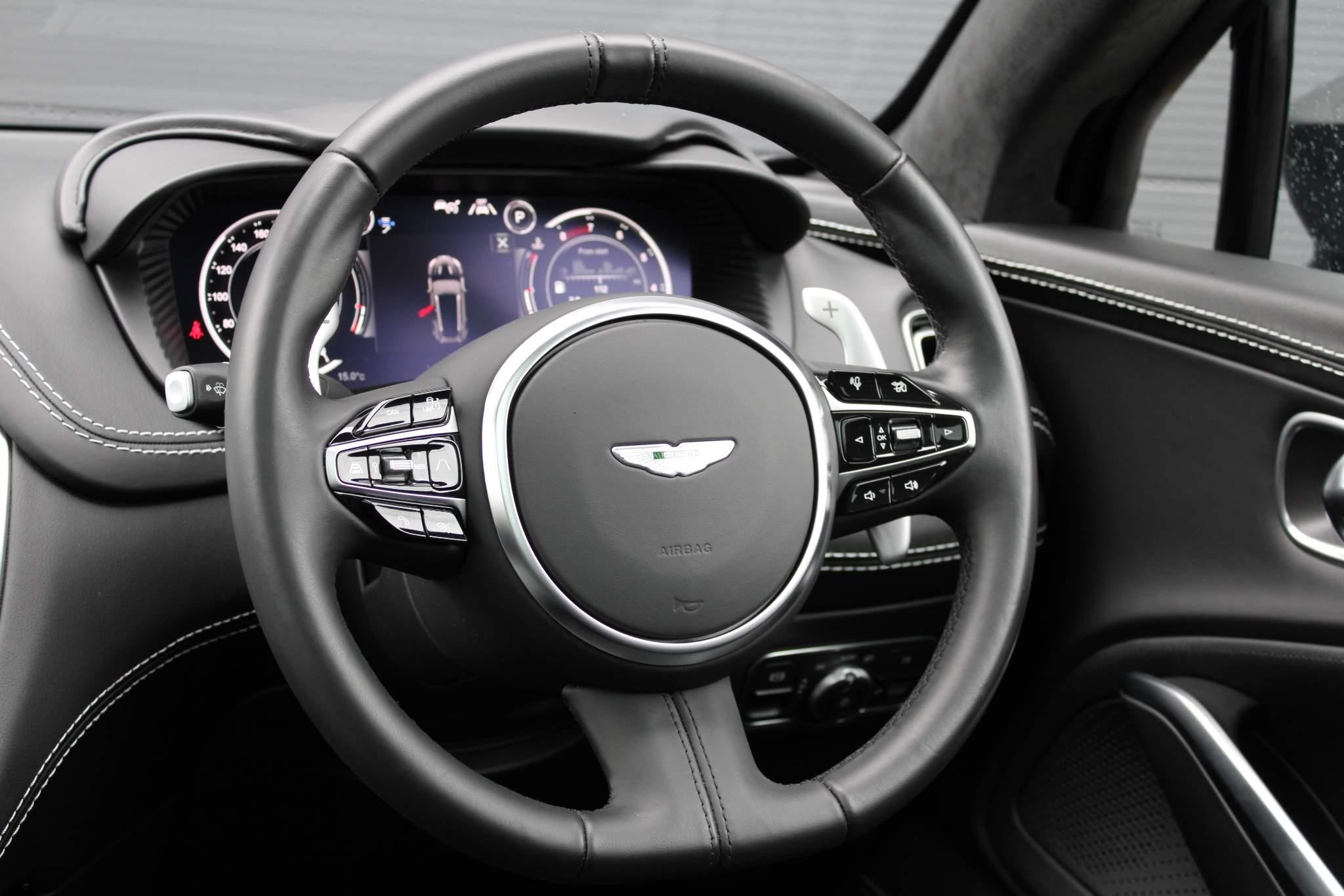 Aston Martin DBX Image 32