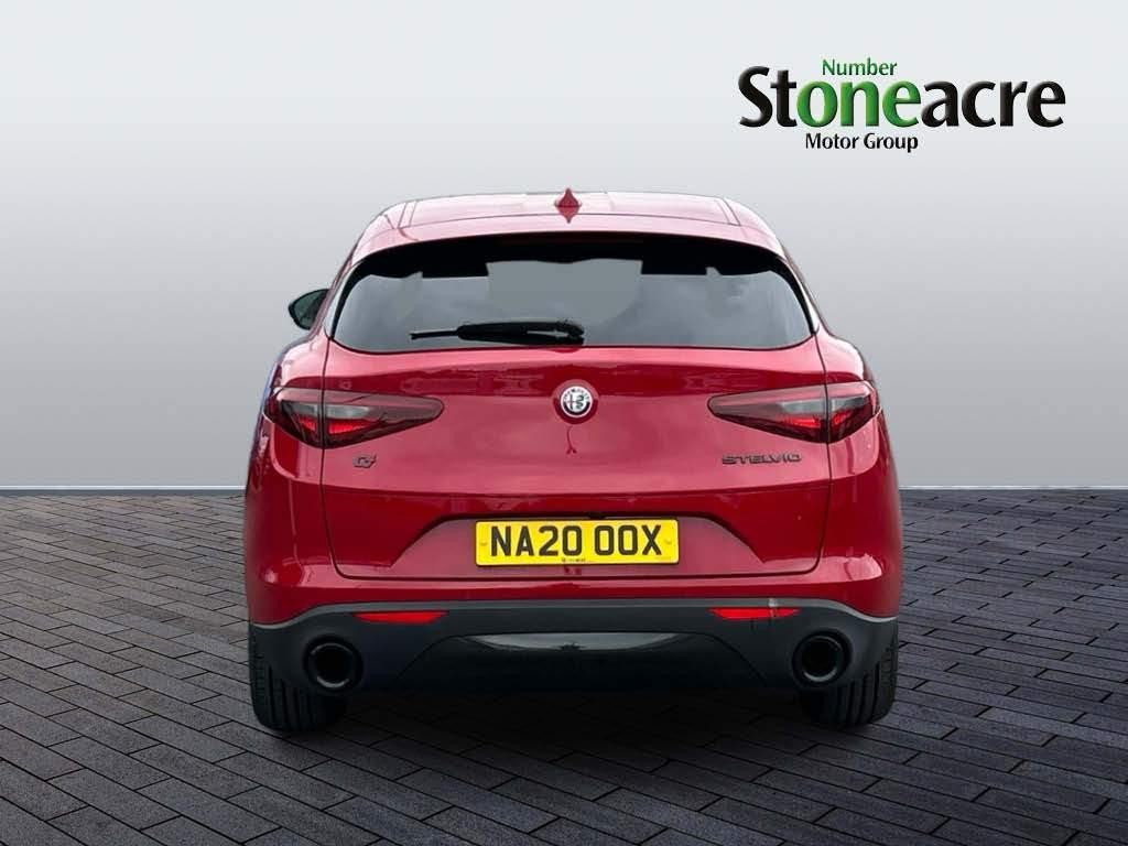 Alfa Romeo Stelvio Image 4