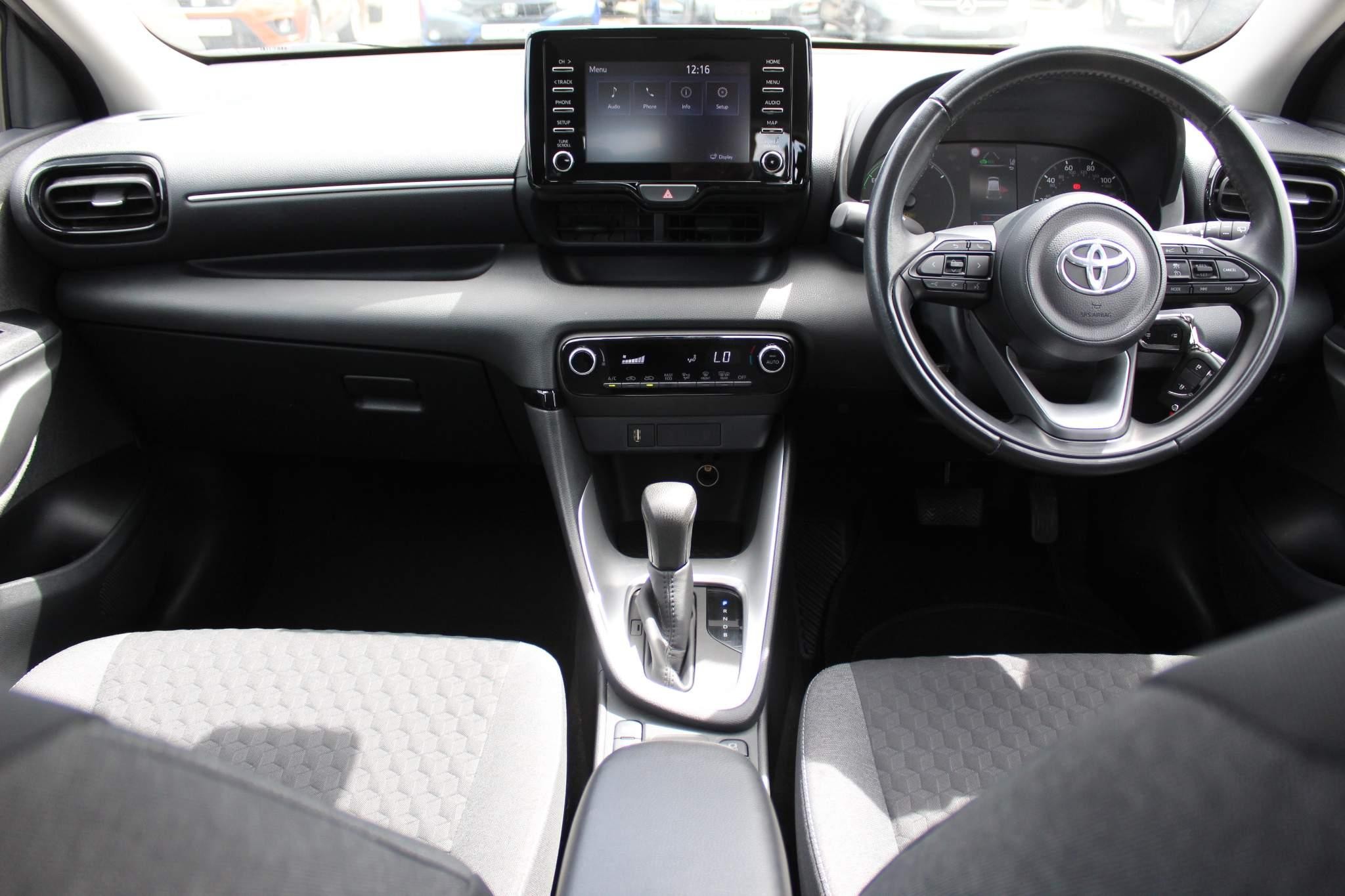 Toyota Yaris Image 12