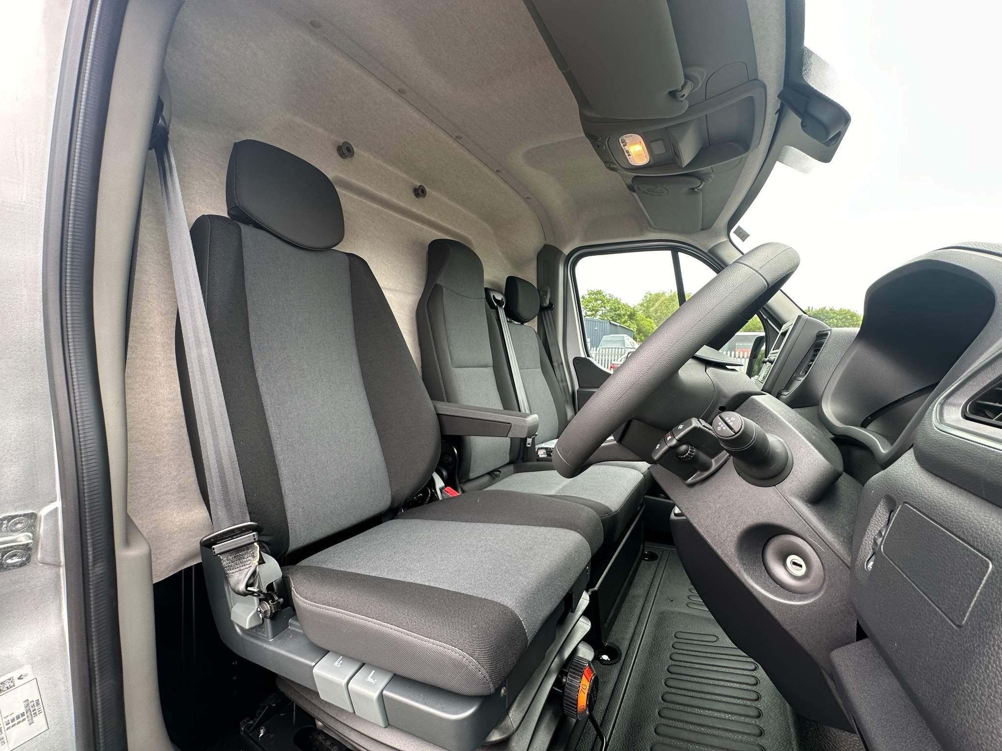 Renault Master Image 14