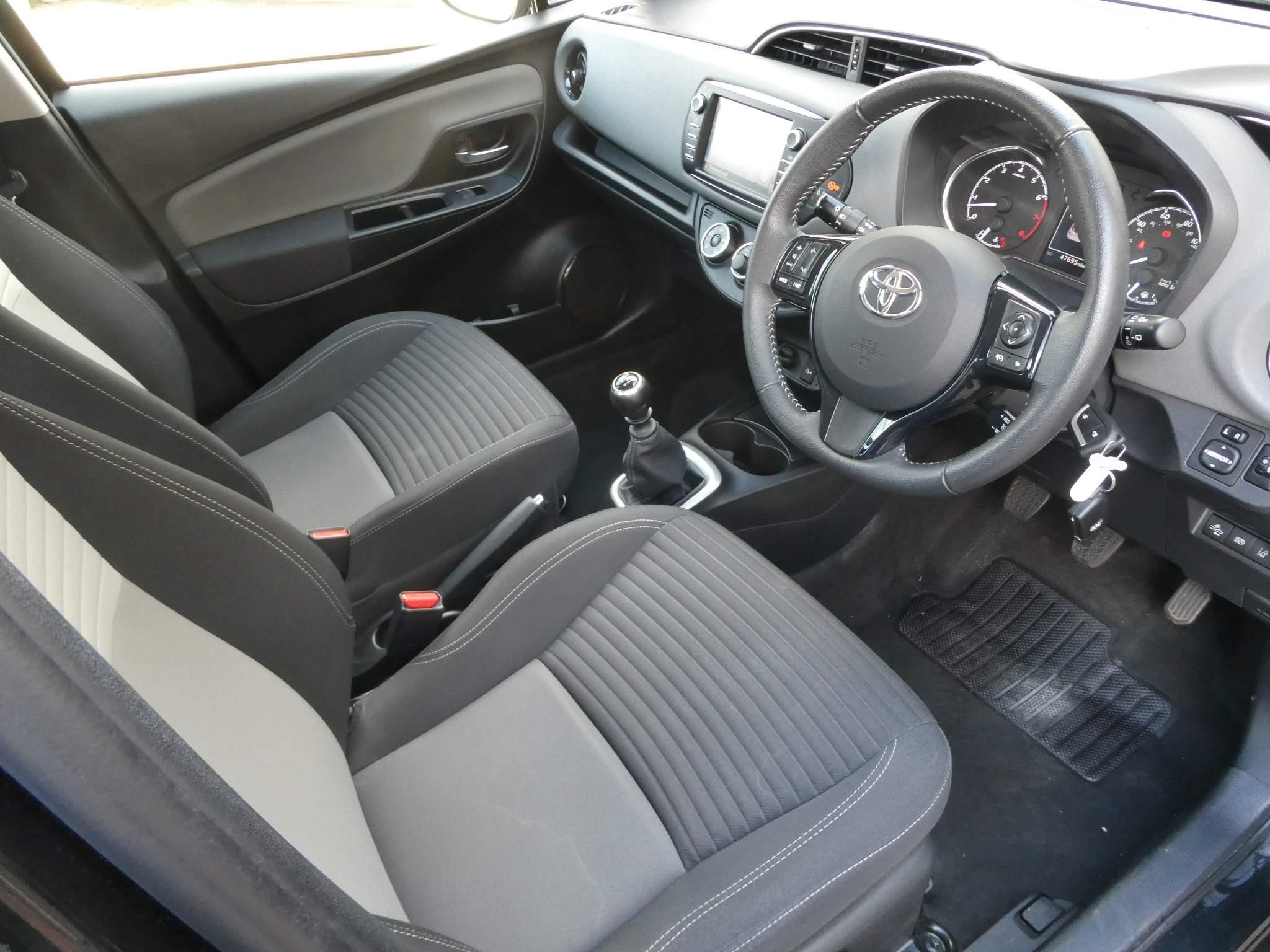 Toyota Yaris Image 11