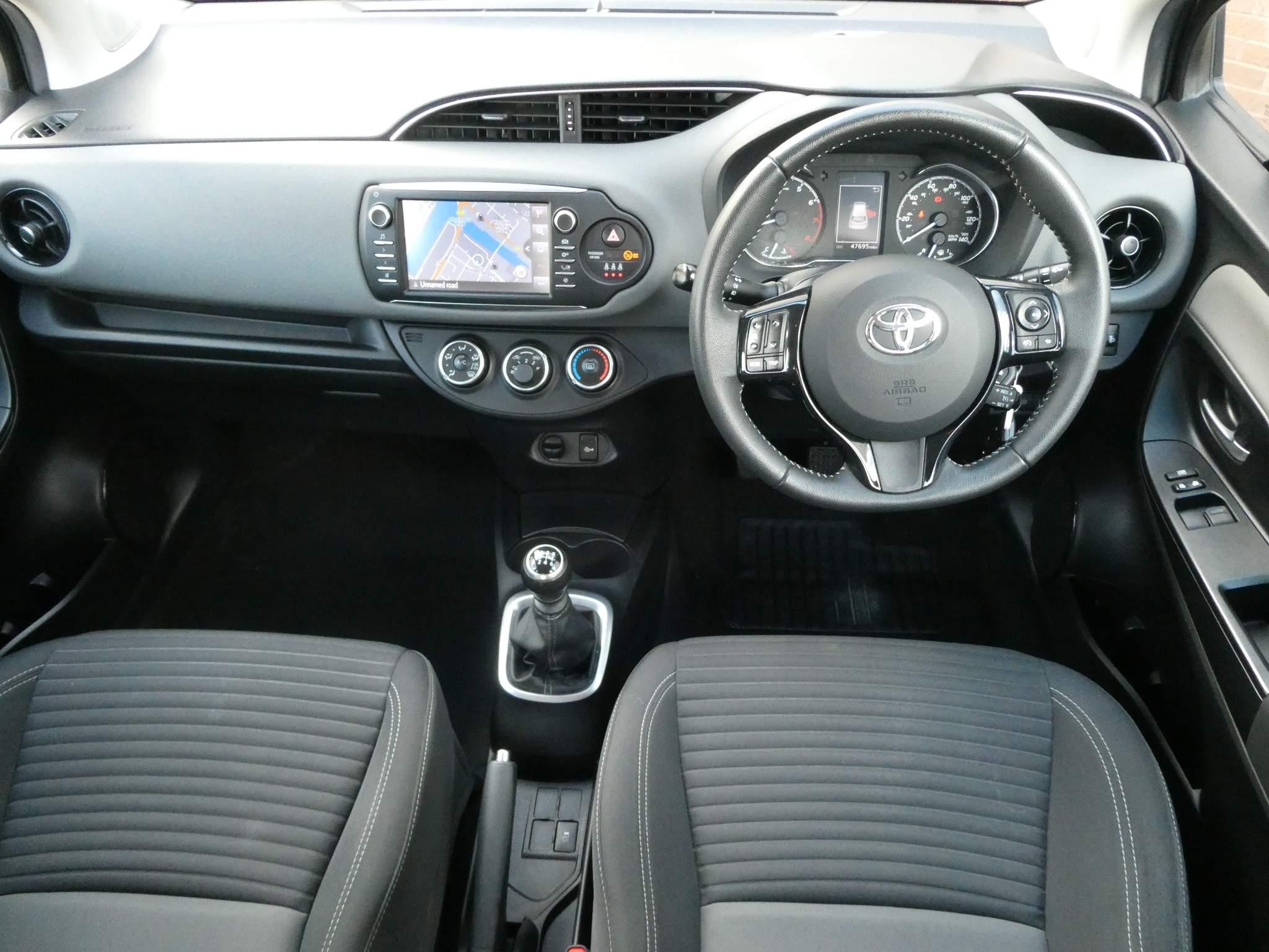 Toyota Yaris Image 12